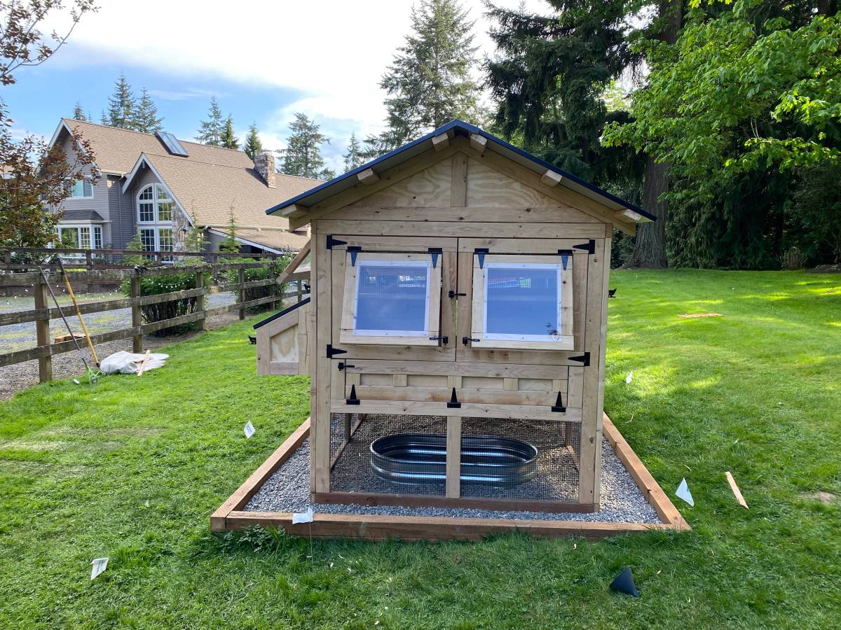 Walk-In Chicken Coop – 6-ft x 12-ft x 7.5-ft Outdoor Poultry Run