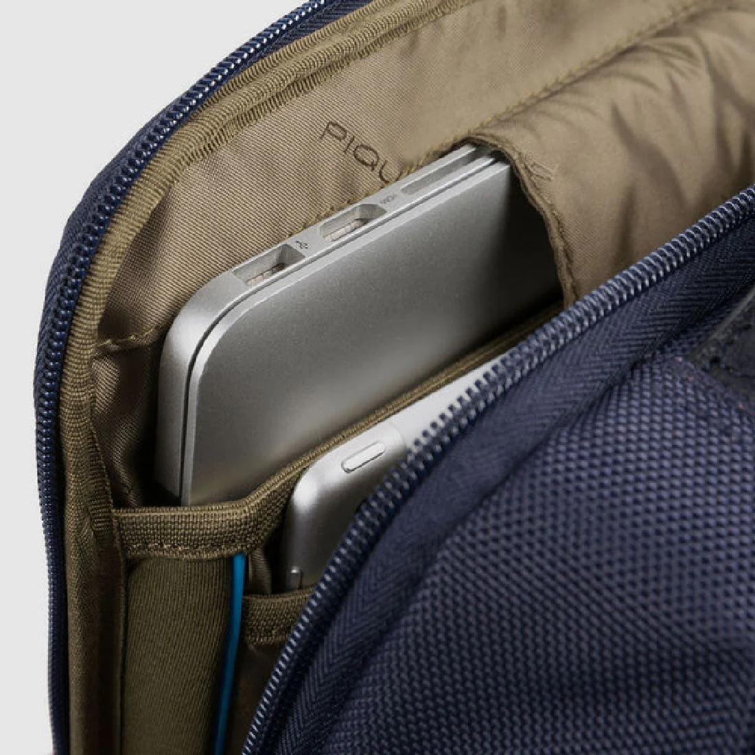 Zaino Piquadro porta pc 15,6'' doppio scomparto blu CA4818BR2-BLU