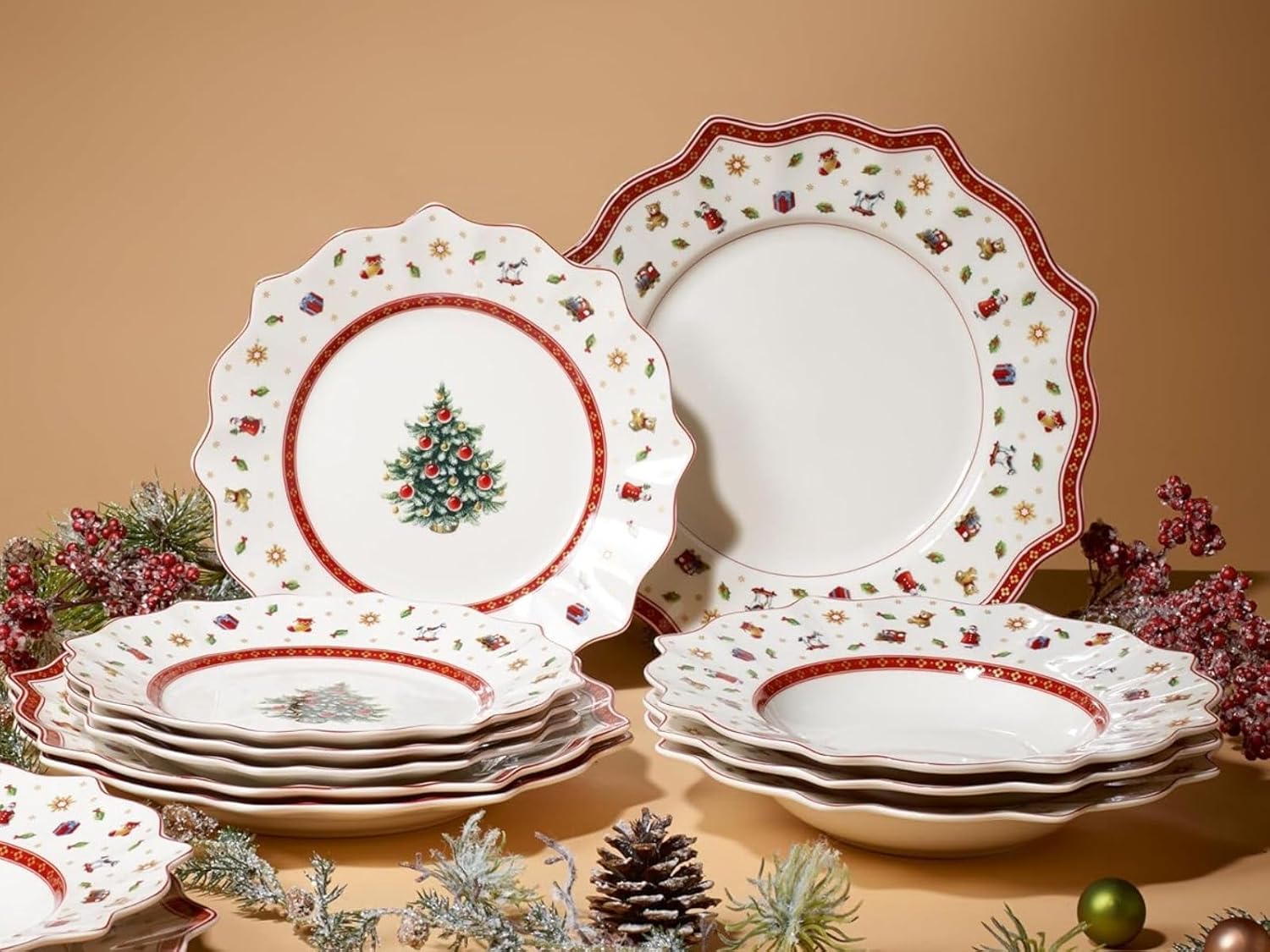 Villeroy & Boch – Toy's Delight Tafelservice Weihnachten 12 Teilig, Weihnachtsteller Set Toys, Weihnachtsgeschirr, Weihnachtsservice 4 Personen, Speiseteller, Suppenteller, Frühstücksteller, Porzellan