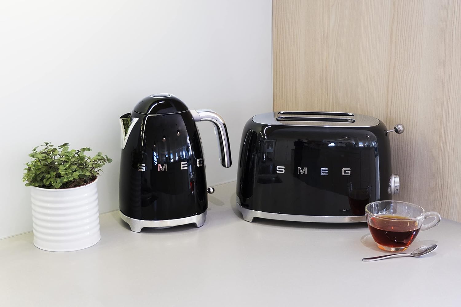 Smeg, 2x2 TSF01CREU -Toaster, 2 Schlitze für 2 Scheiben, 6 Vergoldungsniveaus, Heizfunktion, Abtau- und Bagel- Funktion, Sammelschublade, 950W, Creme