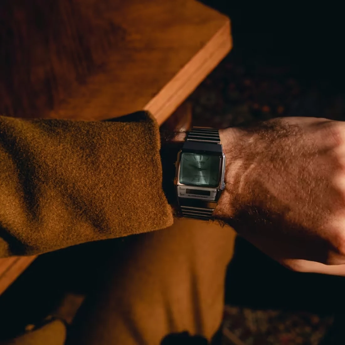 Casio vintage AQ-800EC-2AEF doppio fuso orario vetro azzurro