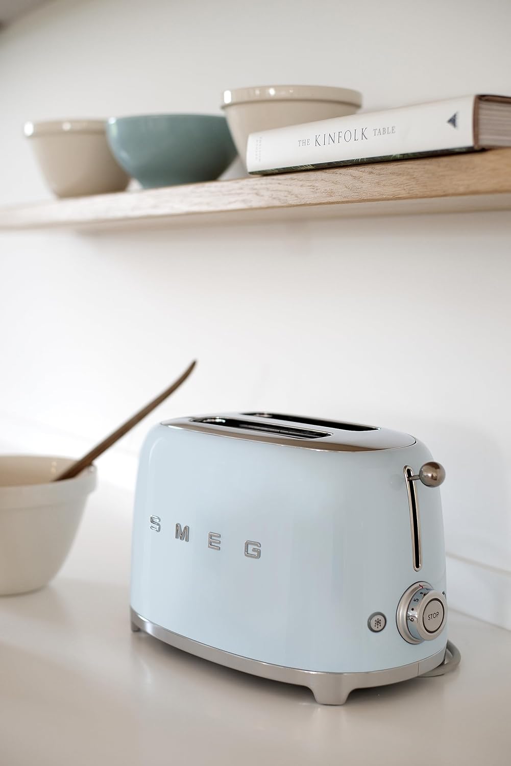 Smeg, 2x2 TSF01PBEU -Toaster, 2 Schlitze für 2 Scheiben, 6 Vergoldungsniveaus, Heizfunktion, Abtau- und Bagel- Funktion, Sammelschublade, 950W, Pastellblau