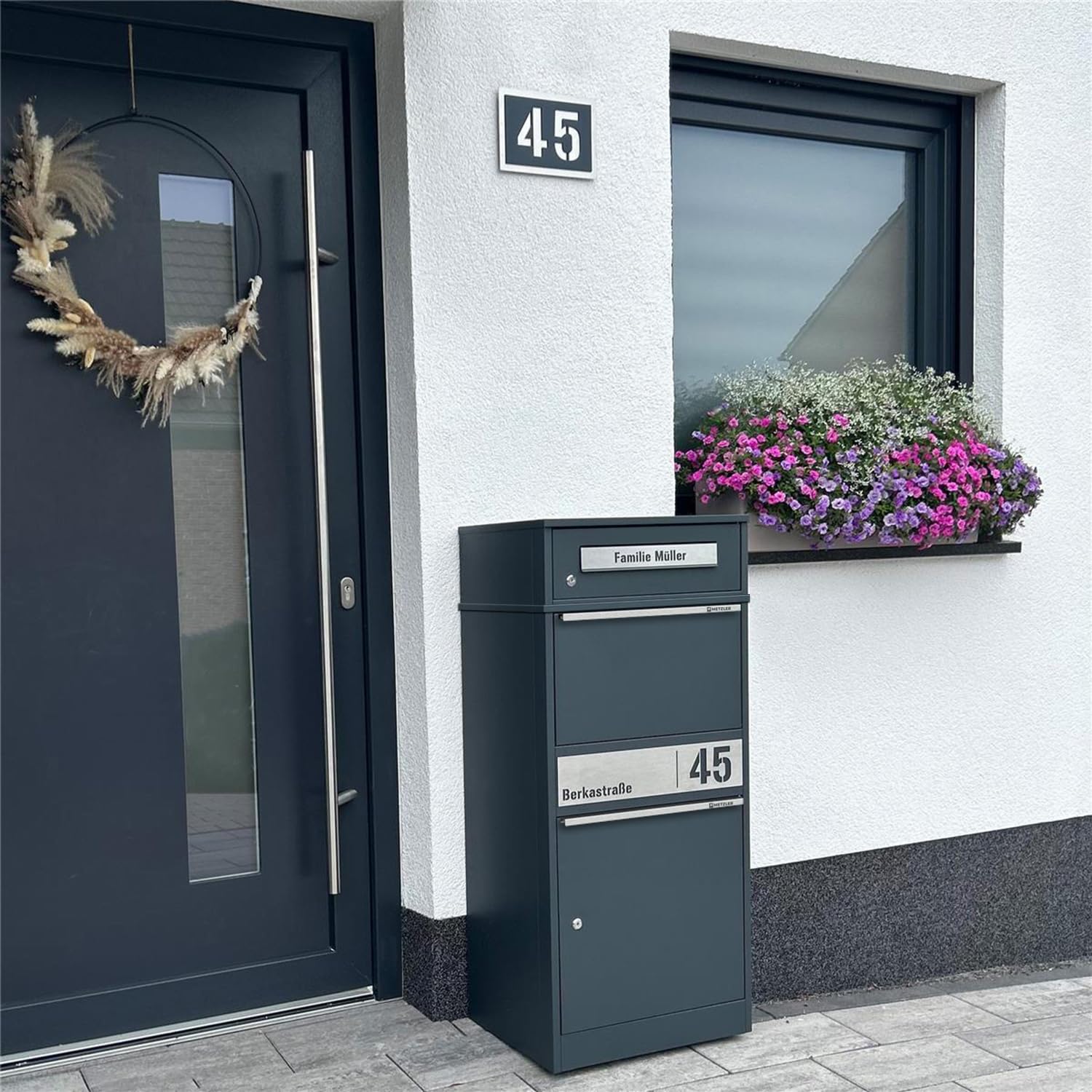 Paketbox mit Briefkasten Bispo 2 in Anthrazit, abschließbarer Standbriefkasten aus Edelstahl mit Paketfach und Gravur