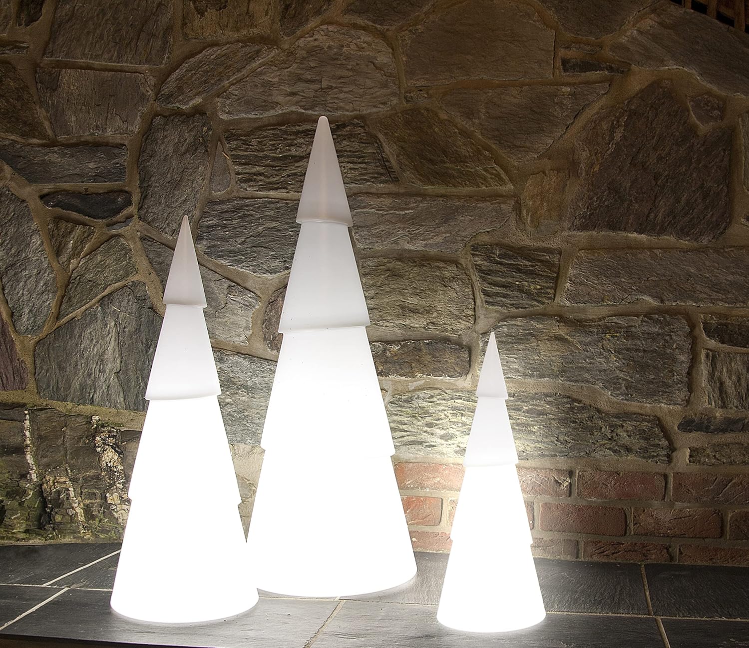 8 seasons design Shining Tree 3D LED Weihnachtsbaum rund (100 cm, weiß) E27 Fassung inkl. Leuchtmittel warmweiß, großer beleuchteter Tannenbaum, Weihnachtsdeko XXL, Winterdeko, für außen + innen