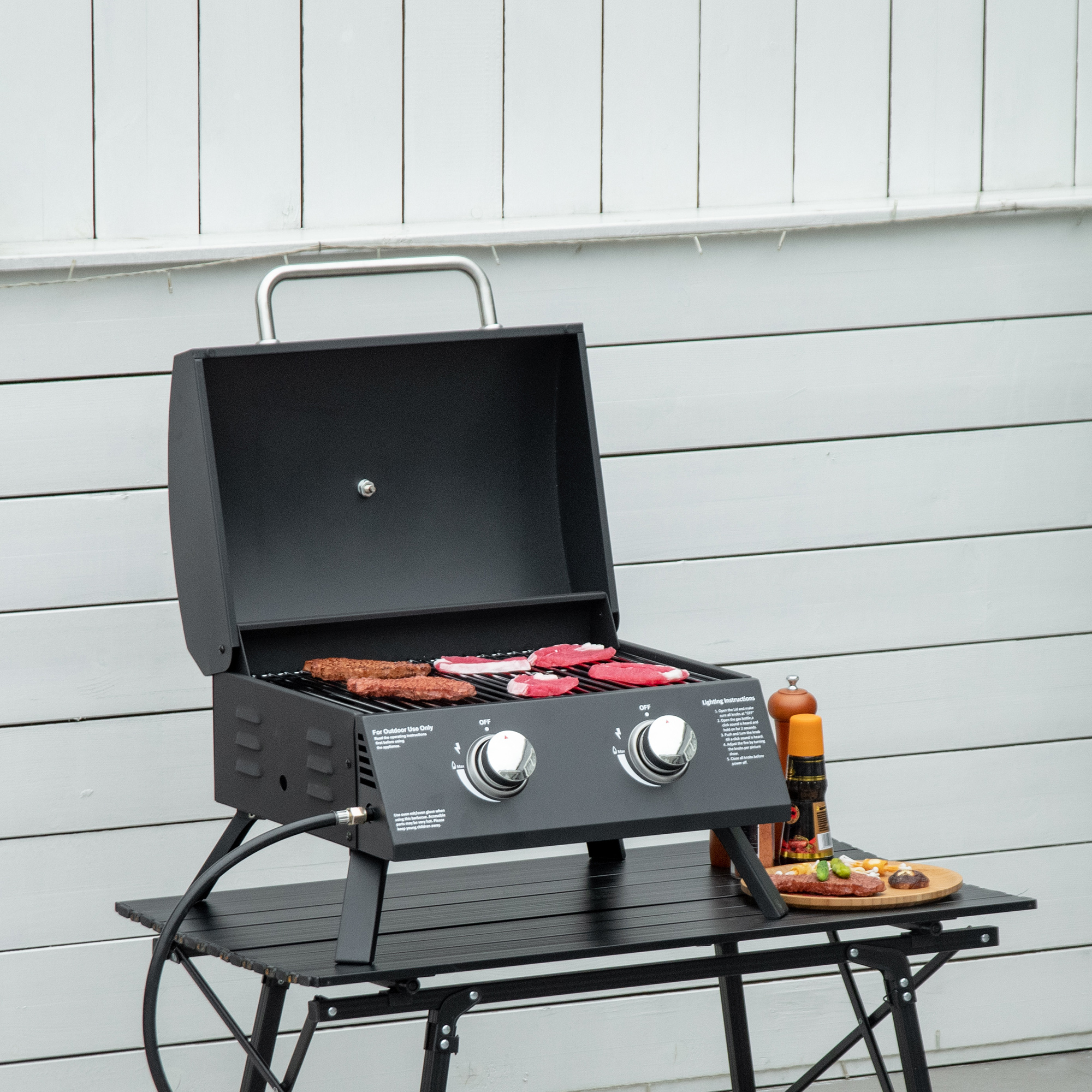 Outsunny tafelgrill gasgrill BBQ met 2 branders mobiele grillwagen grillnet klein buitentafel gasgrill picknick met reduceerslang RVS zwart 55 x 46.5 x 41 cm