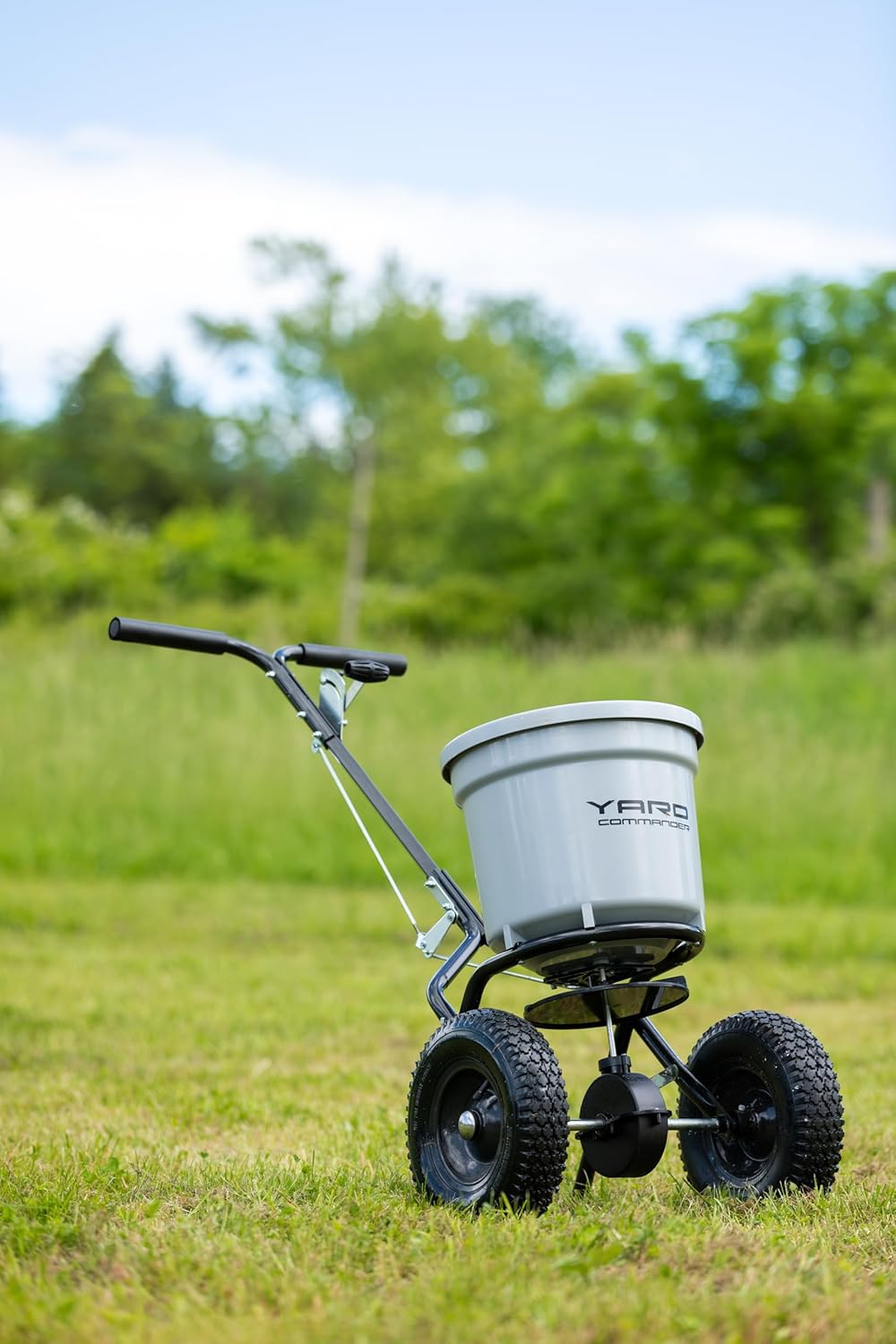 Yard Commander - Commercial 50 LB Walk-Behind Push Broadcast Spreader - 10-12 Foot Spread - Fertilizer  Ice Melt & Grass Seed - Clog Free Design - Fully Enclosed Gear Box - Adjustable Drop Rate