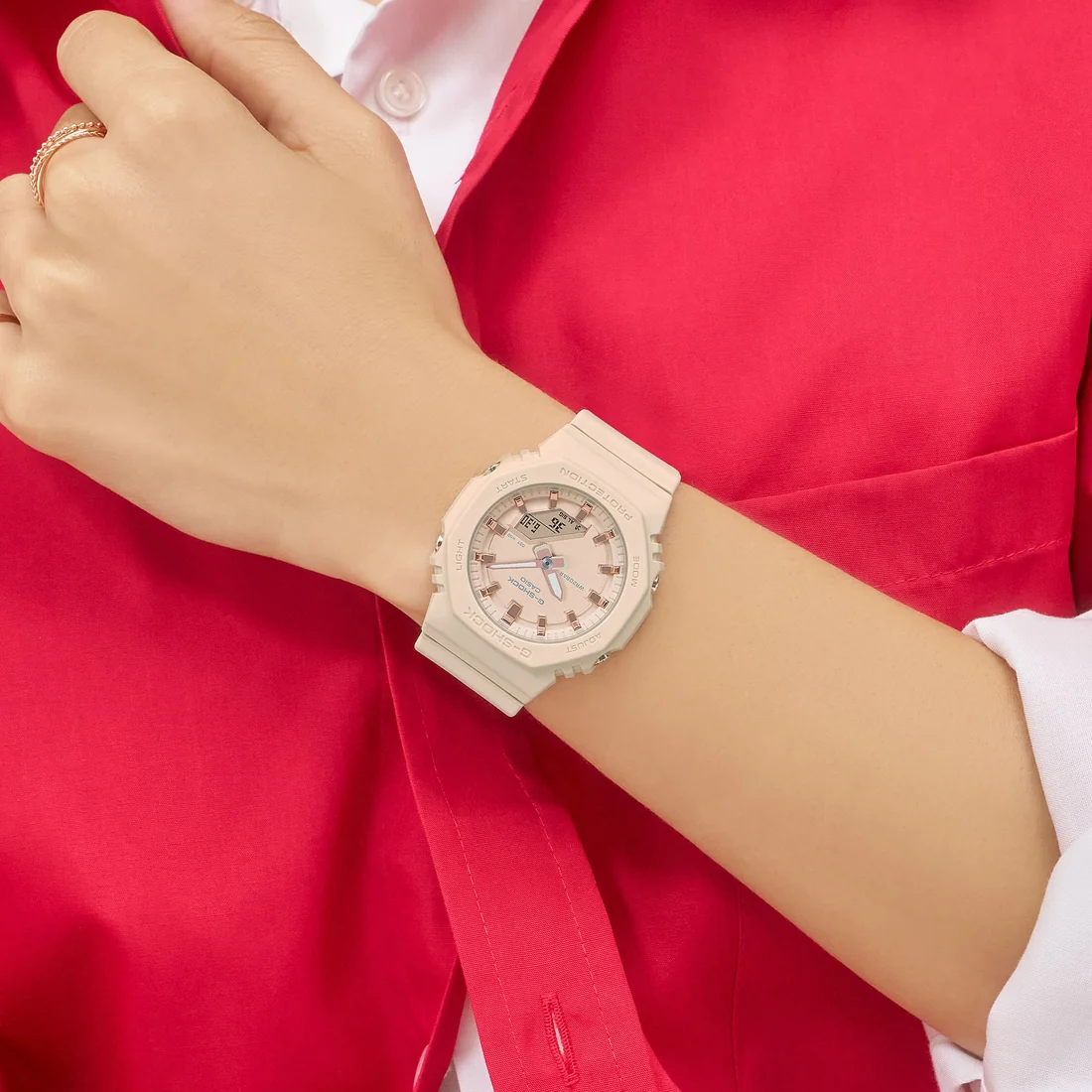 G-Shock piccolo da donna GMA-P2100M-4AER rosa antico