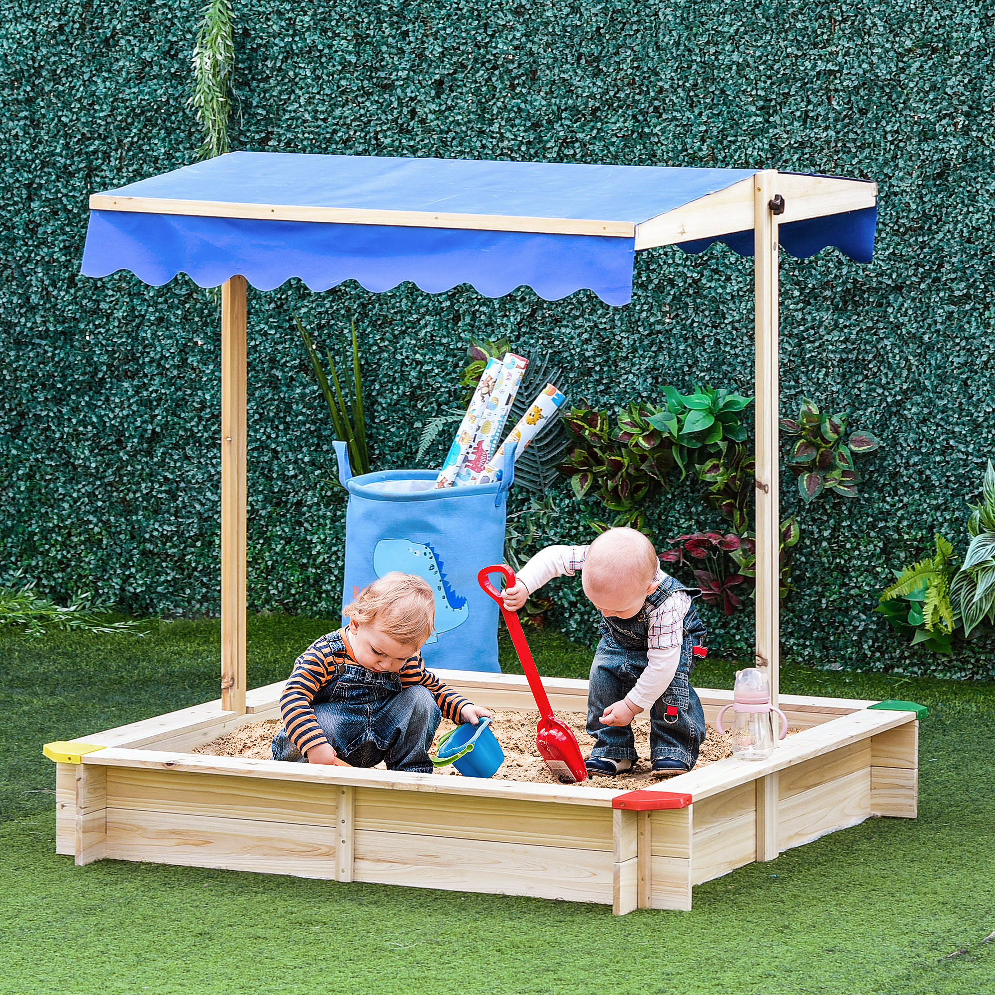 Outsunny Sandkasten mit Dach Sandkiste Kindersandkasten Tannenholz Bodenloses Design felix mit absenkbarem und schwenkbarem Dach Kurbeldach 120 x 120 x 120 cm Natur