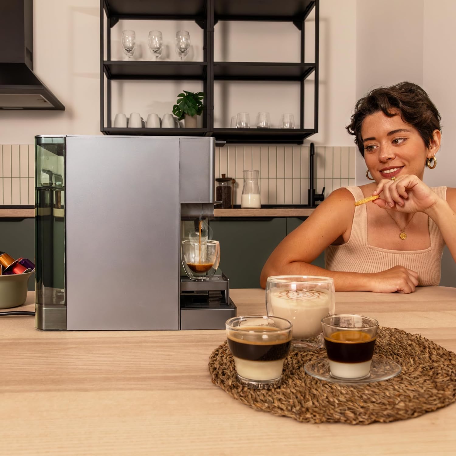 Cecotec Macchina per Caffè Espresso - Macchina Caffè a Capsule FreeStyle Latte T. 1350W, 20Bar, Serbatoio 1,6L di Acqua e 400ml di Latte, Compatibile con Caffè Macinato, Dolce Gusto, Nespresso e K-Fee