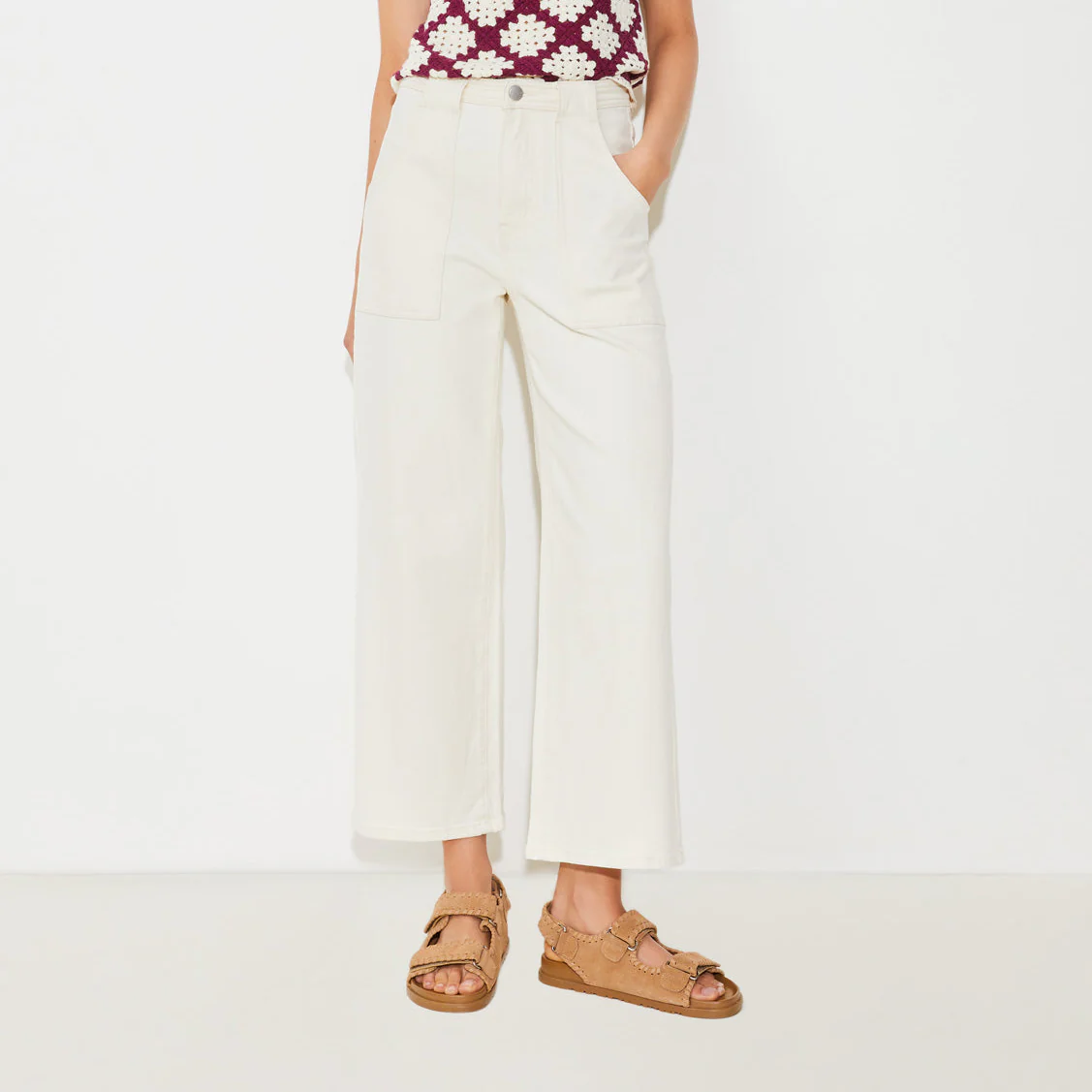 Classic High-Waisted White Straight Jeans: Timeless Style & Comfort