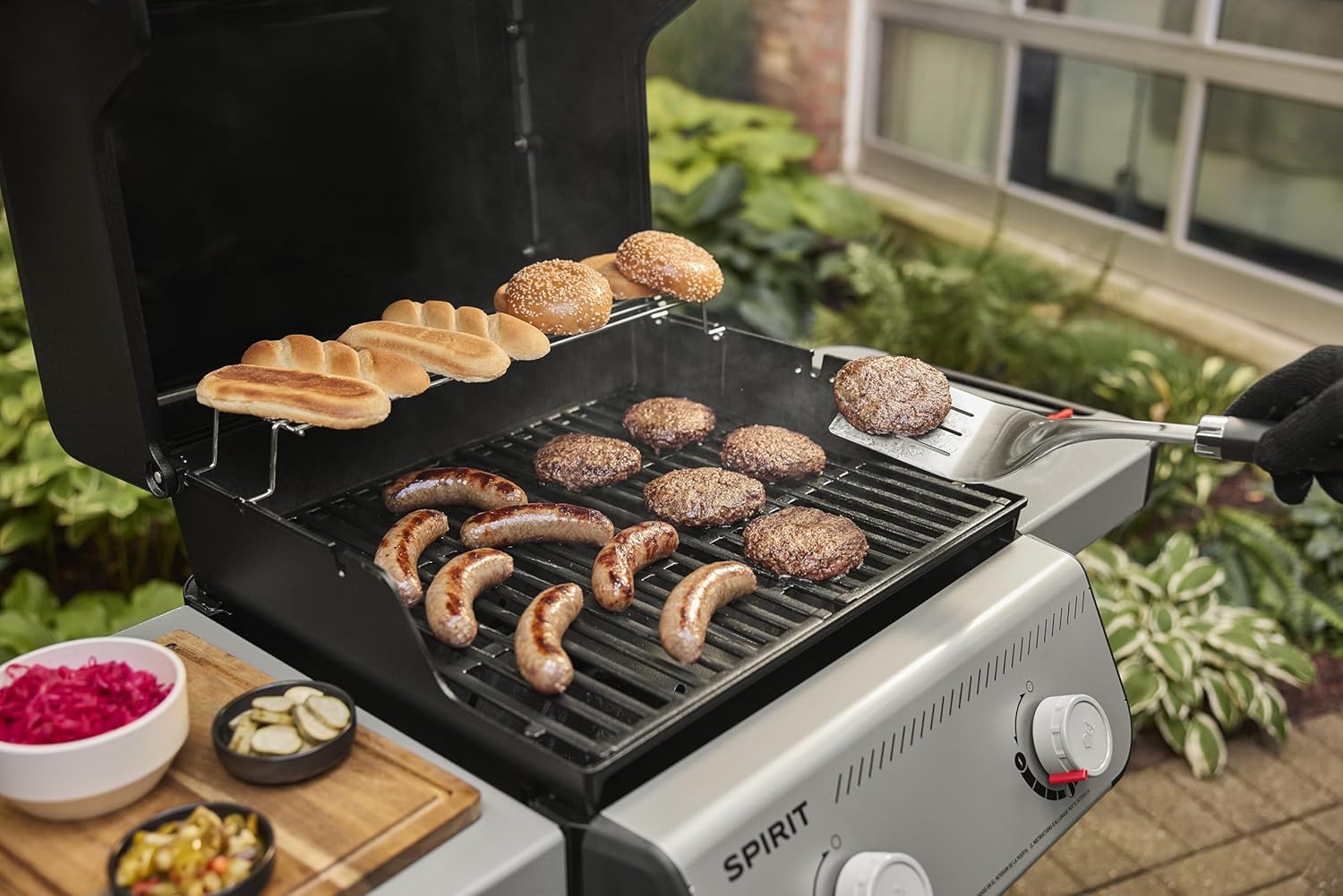 Weber Spirit E-210 Gasgrill, 2 Brenner, Grillfläche 51 x 46 cm, Thermometer im Deckel, 2 Räder, Schwarz/Silber (1500838)