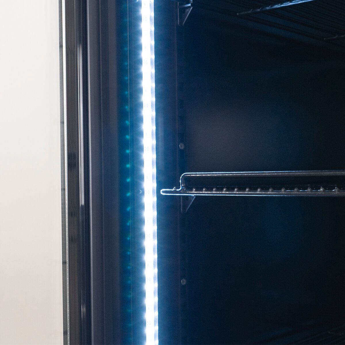 Getränkekühlschrank Getränkekühlschrank 1500 mit Klapptüren, schwarz, LED, Leucht