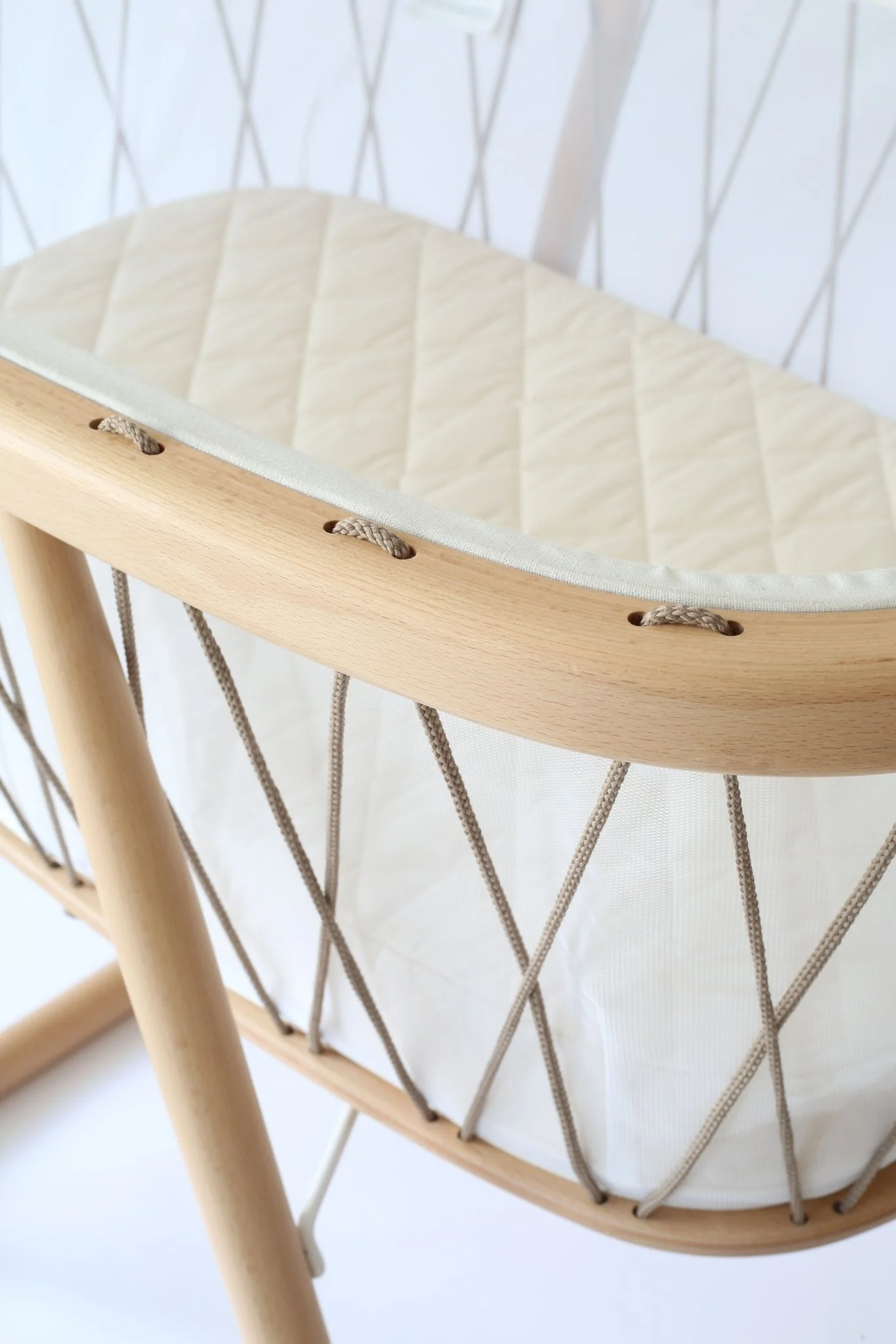 2025 Culla KUMI di Charlie Crane – Innovativo cocoon trasparente per un dolce sonno