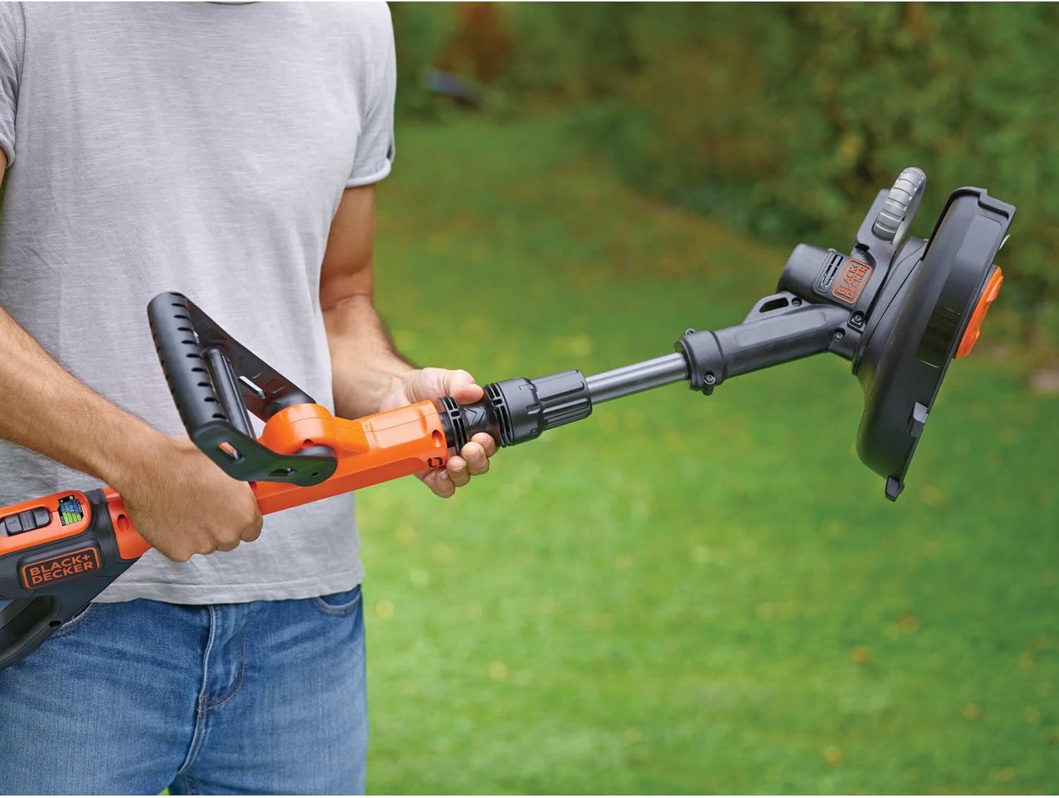 Black+Decker Rasentrimmer mit Akku Rasenkantenschneider Freischneider mit Fadenverlängerung auf Knopfdruck Fadenverlängerung (mit 1x18V 2.0 AH, 28 cm Schnittbreite, Einzelfaden 9 m/1,6 mm) STC1820PC
