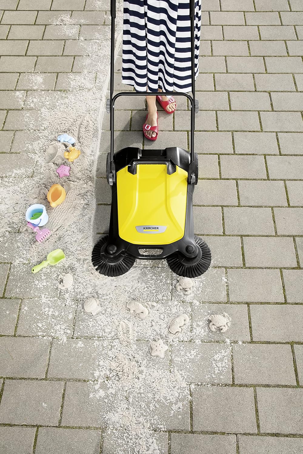 Kärcher S 4 Twin Push Kehrmaschine mit Bürsten, zur Reinigung von Gehwegen, Einfahrten und Gartenwegen