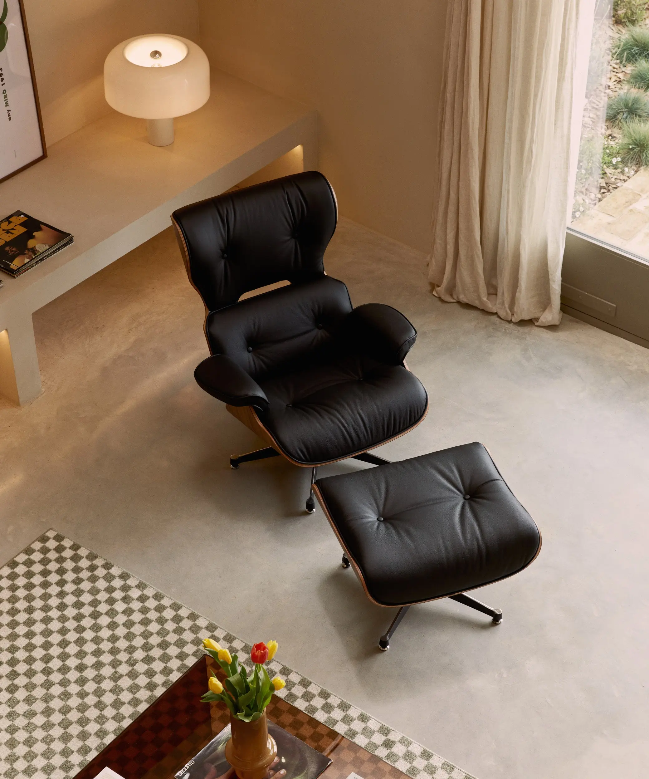 Sillón en Madera Tapizado en Piel con Reposapiés Magnum