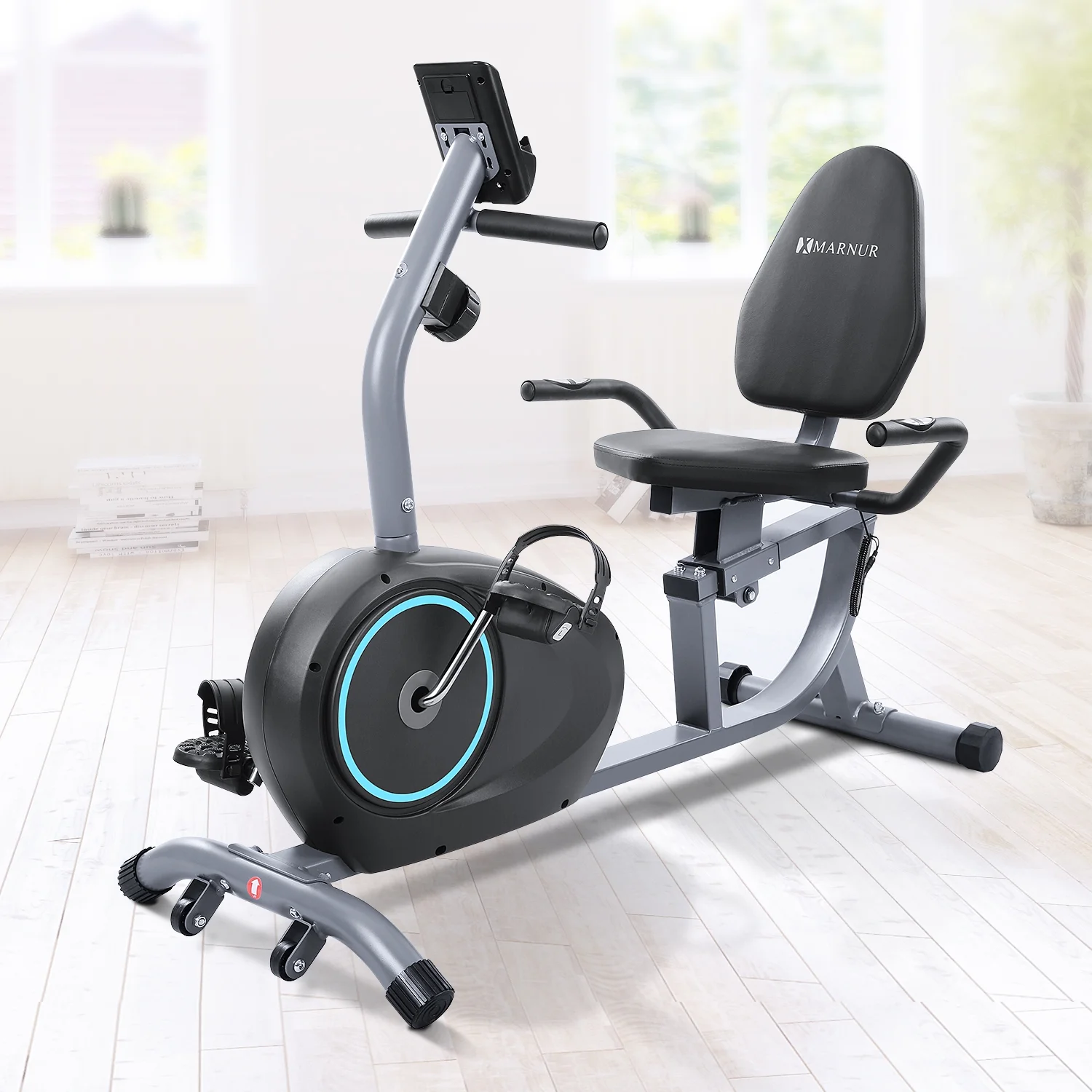 2025 MARNUR Inklapbare Hometrainer met 8 Verstelbare Weerstandsniveaus, LCD Monitor, Tablet Houder en Wielen