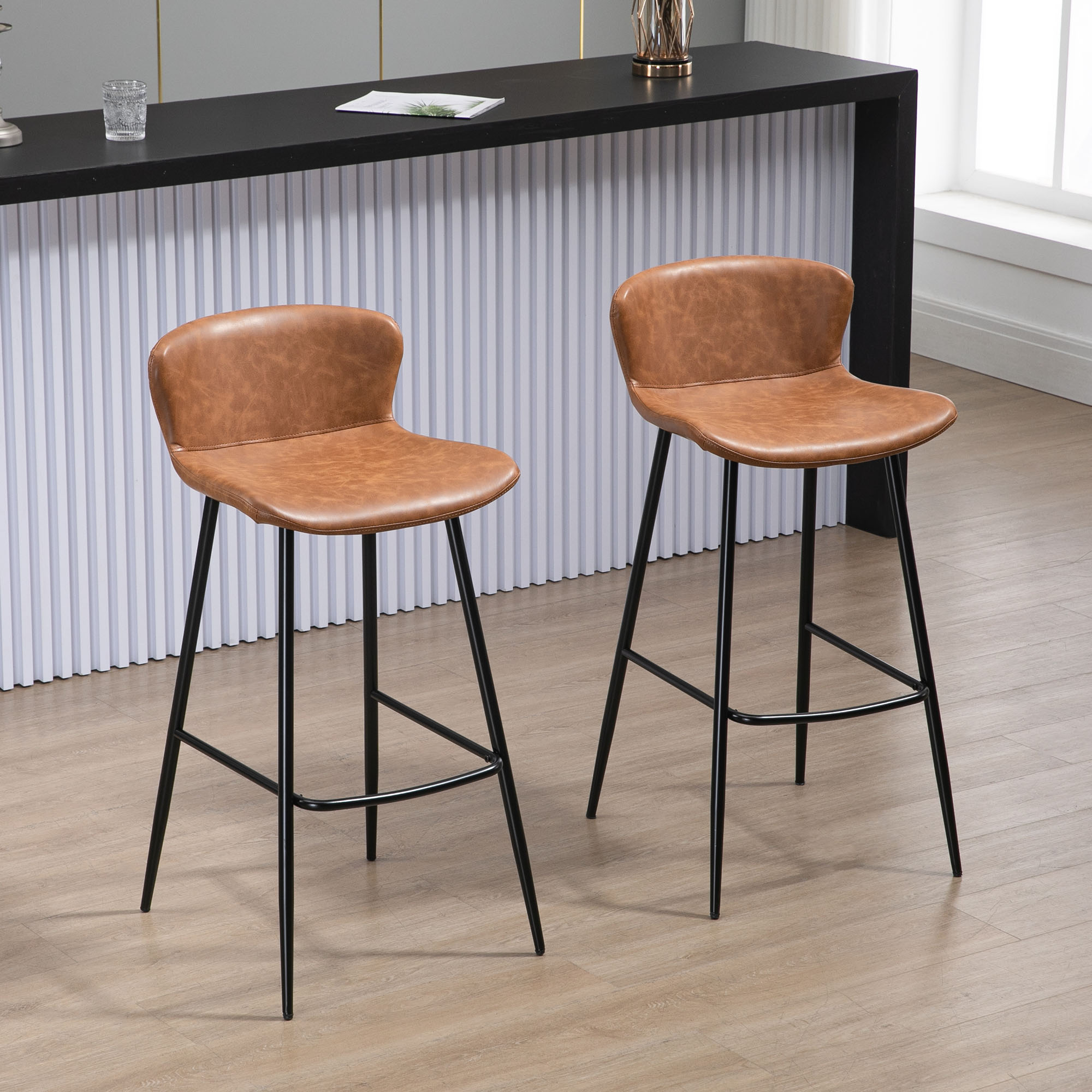 HOMCOM Set aus 2 Barhockern mit Sitzfläche aus Kunstleder, 76 cm Höhe mit Fußstütze aus Stahl und Vintage-Design-Rückenlehne Braun