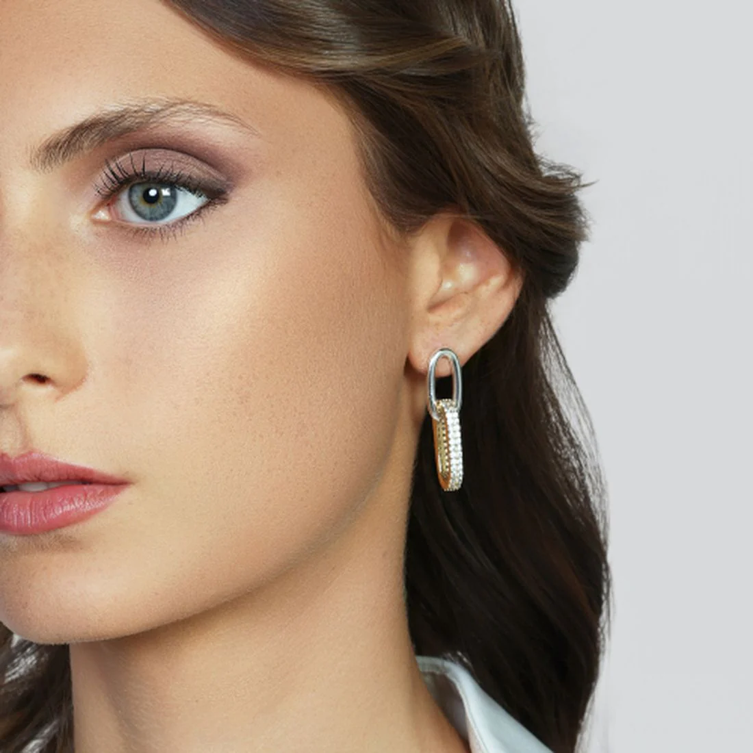 Orecchini Unoaerre pendenti catena bicolore e zirconi 2787