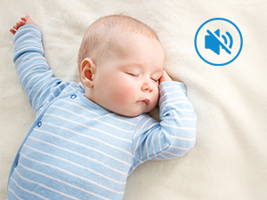 Neonato addormentato che indossa indumenti da notte a righe blu e bianche, con un'icona blu ?muto? sovrapposta