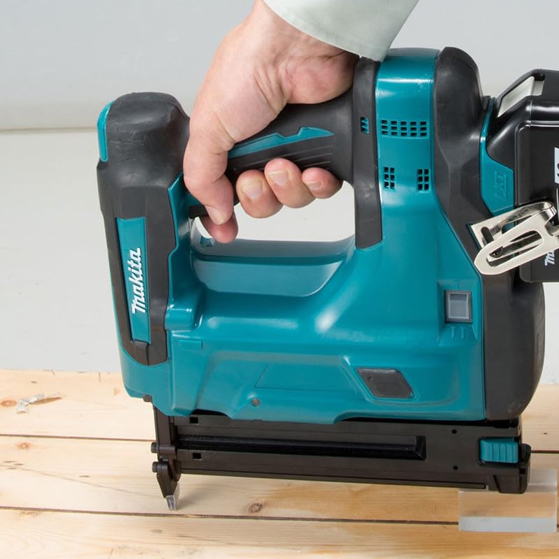 Makita DBN500RFJ   Chiodatrice per minibrad, 18 V agli ioni di litio (2 x 3,0 Ah) : Amazon.it: Fai da te