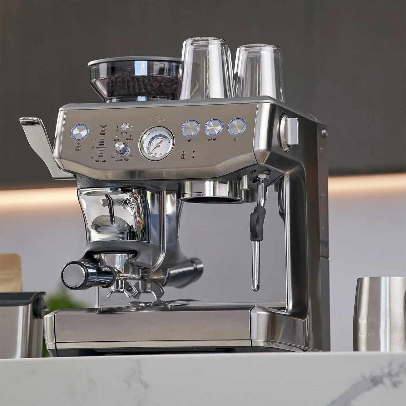 Sage Barista Express Impress ?C Halfautomatische Espressomachine met Slim Doseringssysteem ?C RVS