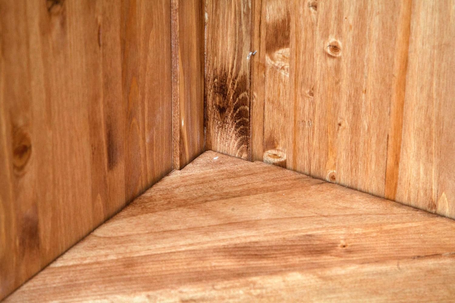 Biscottini Angoliera Country in legno massello di tiglio finitura naturale L50xPR50xH184