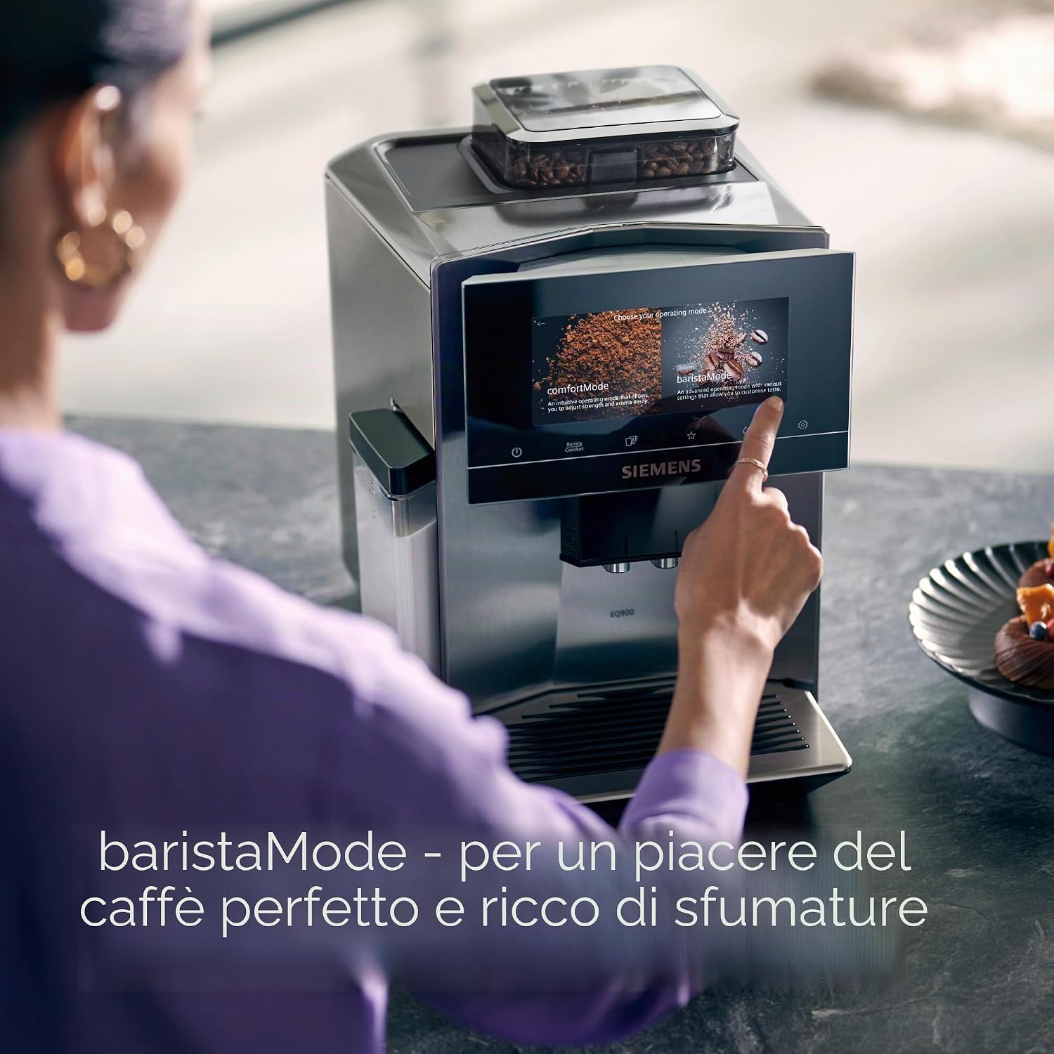 SIEMENS Macchina da caffè automatica EQ900 plus TQ903DZ3, pulizia automatica e decalcificazione, controllo app, display intuitivo, modalità barista, riduzione del rumore, smerigliatrice premiata, 1500