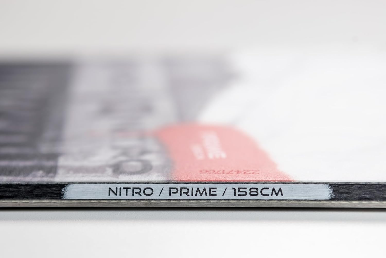 Nitro Snowboards Herren Prime RAW Board, Allmountainboard, Directional, Flat-Out Rocker, All-Terrain, Mid-Wide & Wide für Große Füße