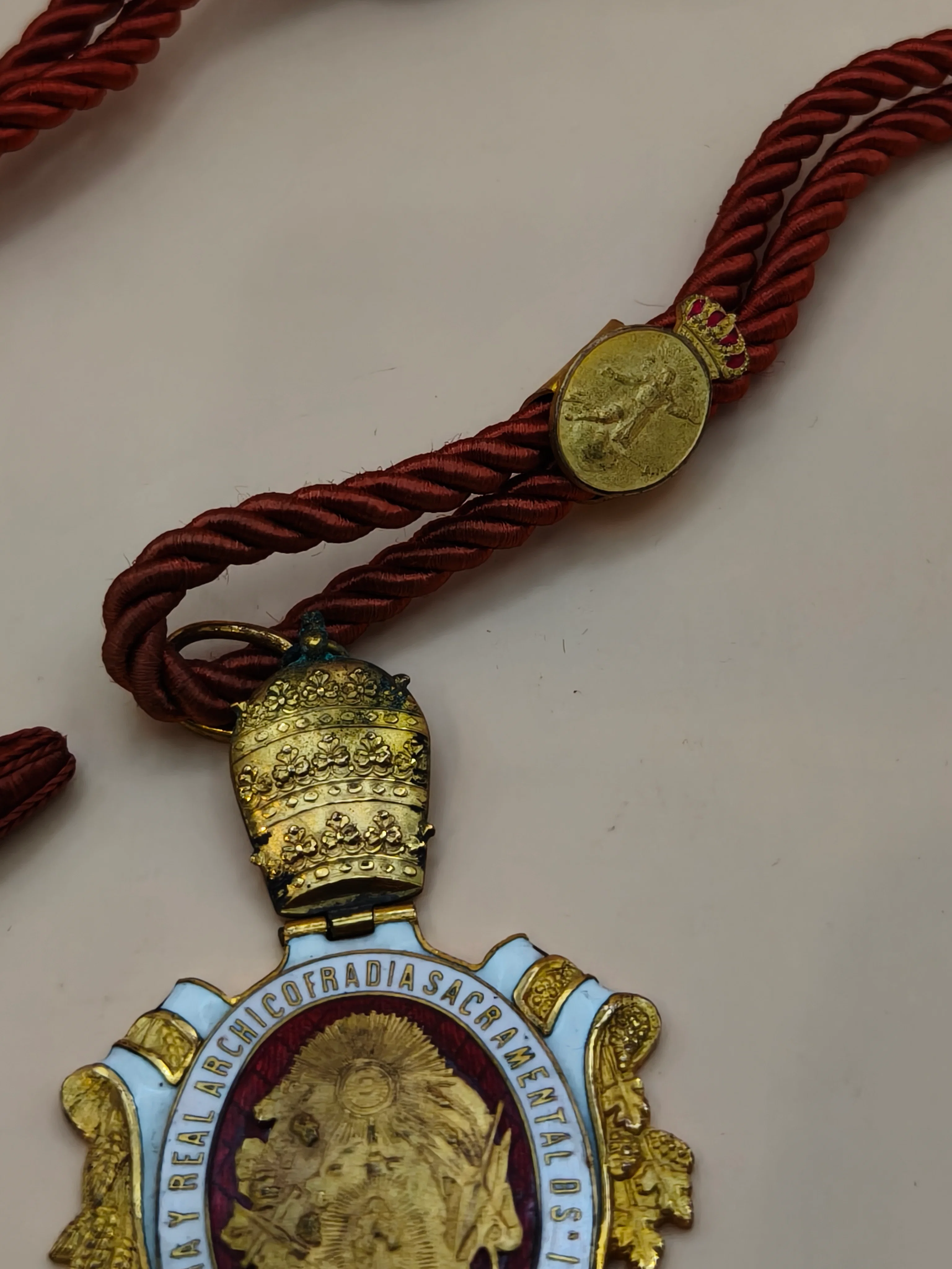 Medalla arzobispado de Madrid.