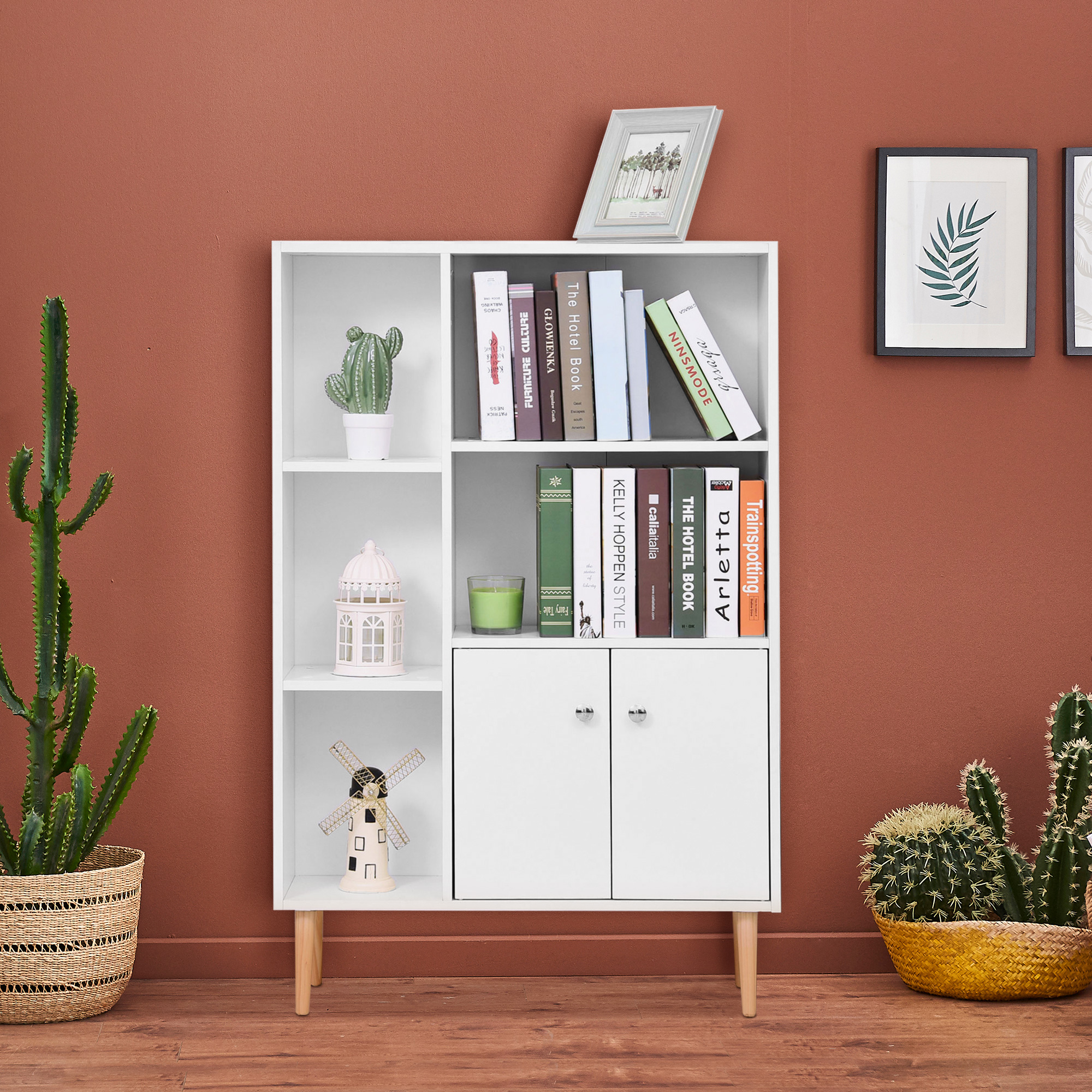HOMCOM Skandinavisches Bücherregal mit Abmessungen 80L x 23,5B x 123H cm, 5 Nischen, Schrank, 2 Türen, schräge massive Holzfüße, Spanplatten in Weiß