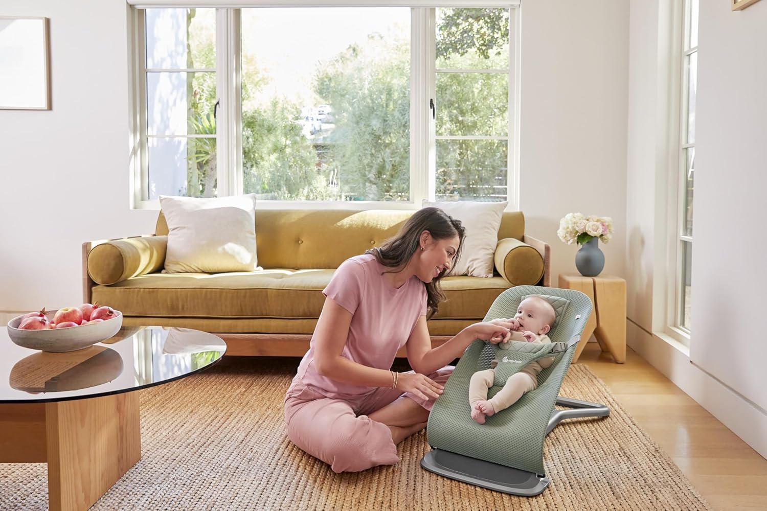 Ergobaby 3-in-1 Evolve Bouncer, Ergonomische Babywippe für Neugeborene ab Geburt bis zum Kleinkind, Babyschaukel mit Neugeboreneneinsatz (2,5 kg - 13,2 kg), Cream