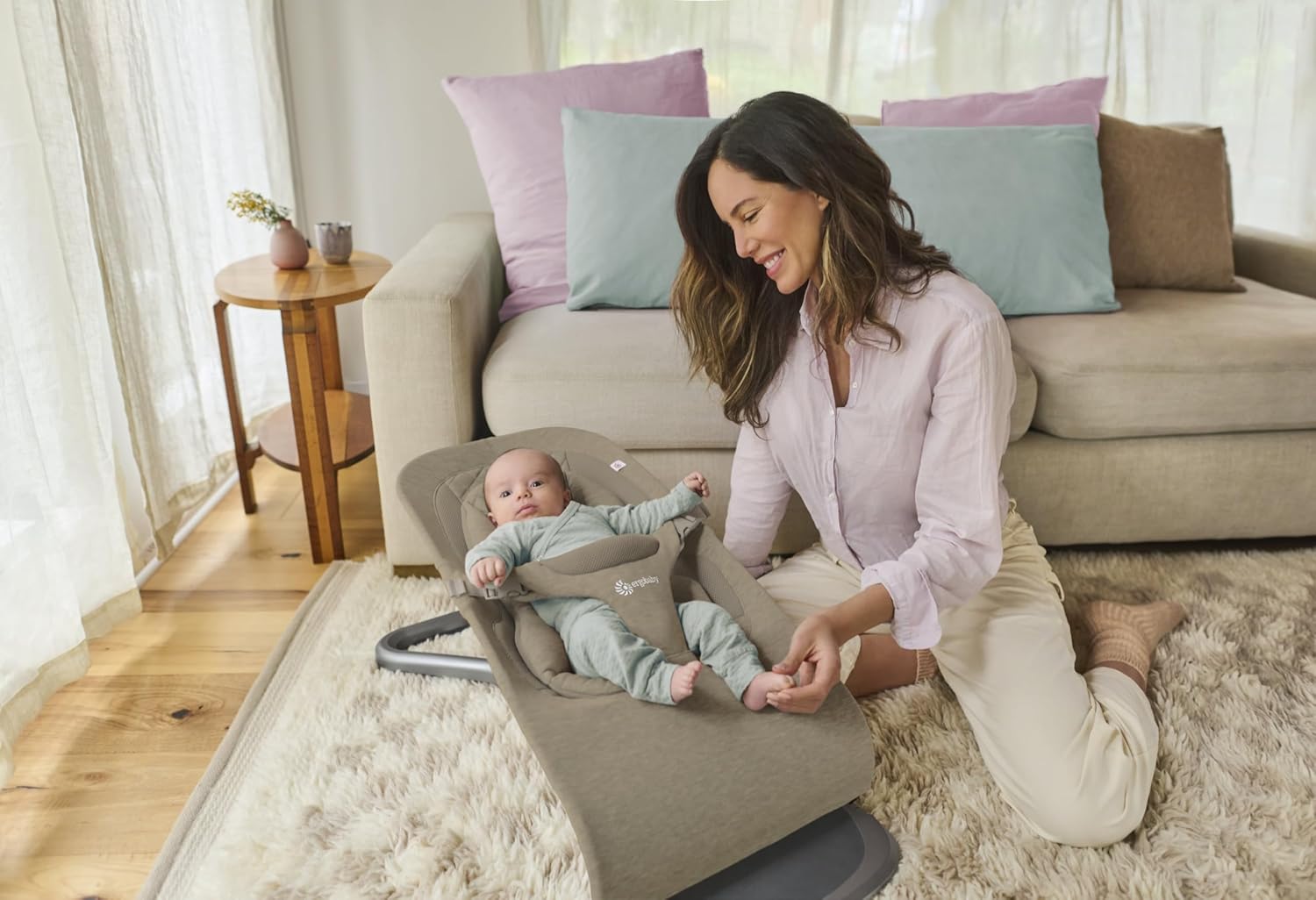 Ergobaby 3-in-1 Evolve Bouncer, Ergonomische Babywippe für Neugeborene ab Geburt bis zum Kleinkind, Babyschaukel mit Neugeboreneneinsatz (2,5 kg - 13,2 kg), Cream