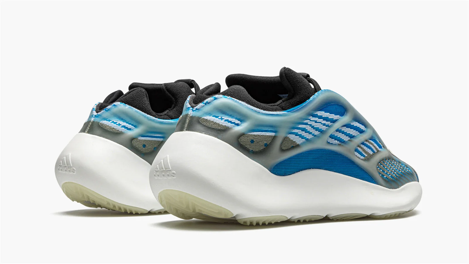 YEEZY 700 V3 