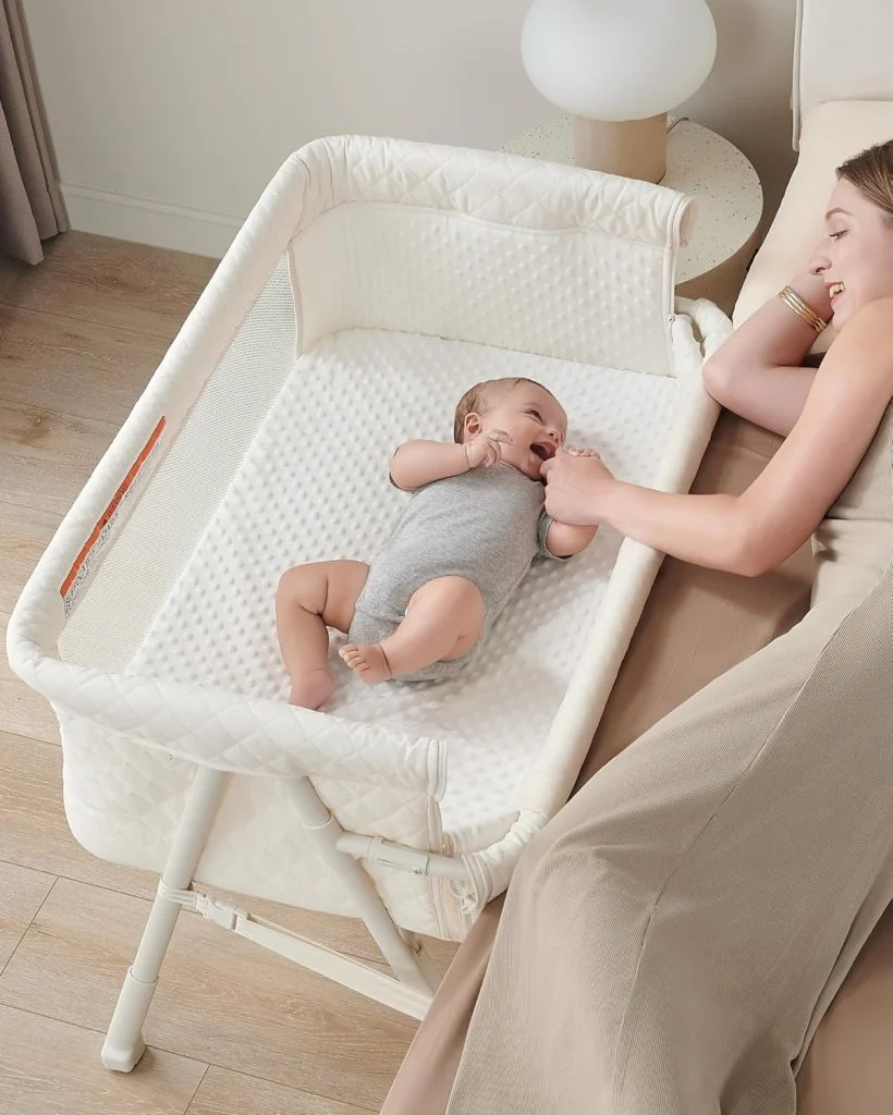 Bassinet Bedside Sleeper, Baby Crib for Newborn, Baby Bassinets Bedside Sleeper with 4 Auto-Lock & Adjustable Height, Breathable Mesh & Mattress