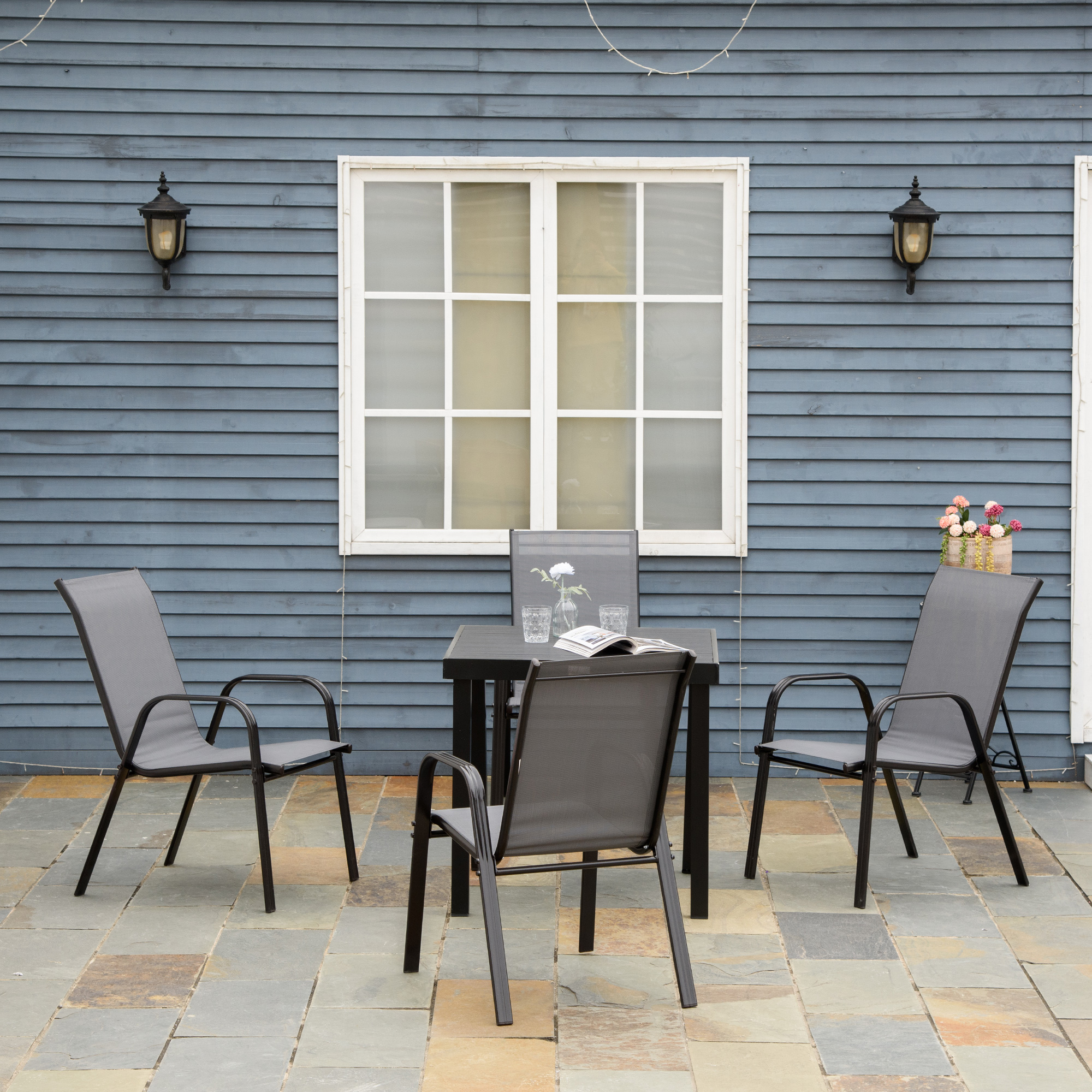 Outsunny Set 4 Stapelbare Gartenstühle mit Armlehnen aus Metall und Atmungsaktivem Netzgewebe, Dunkelgrau