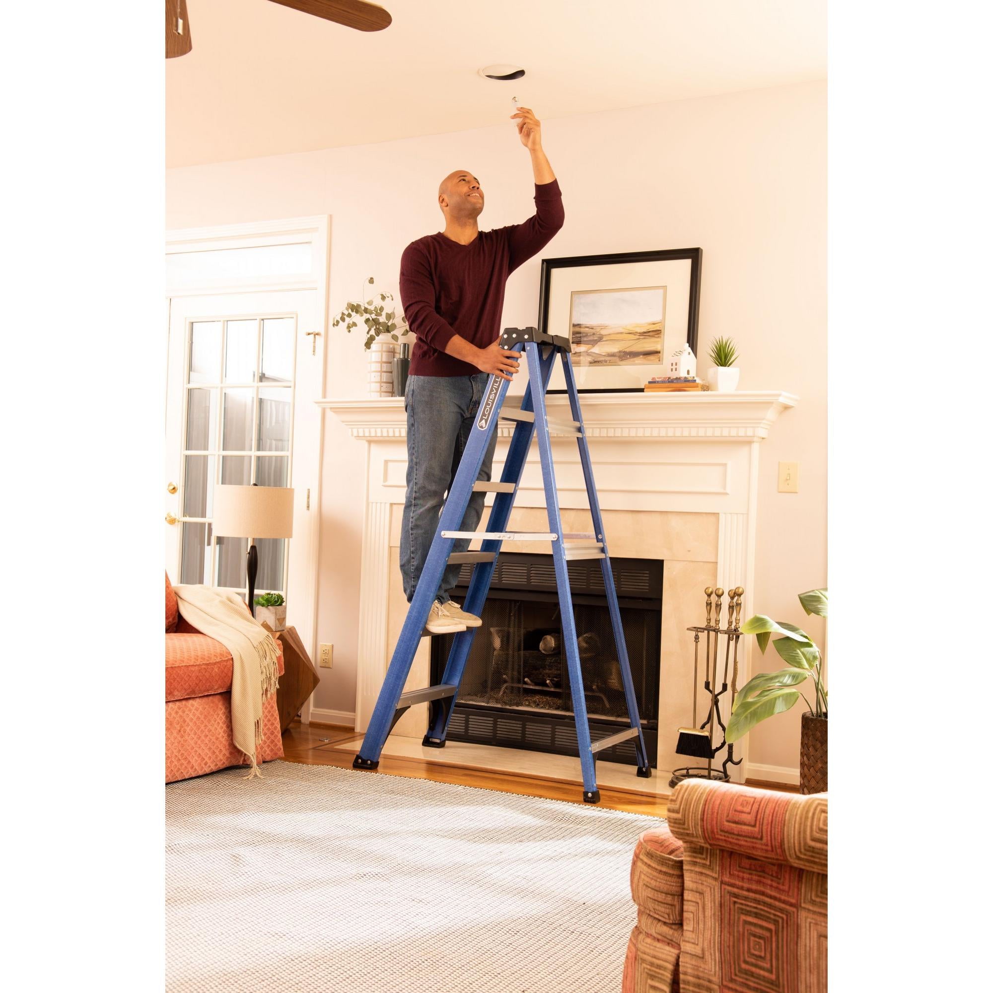 2025 Louisville Glasvezelladder van 6 voet, Bereik van 10 voet, Draagvermogen van 225 lb, Model W-3217-06