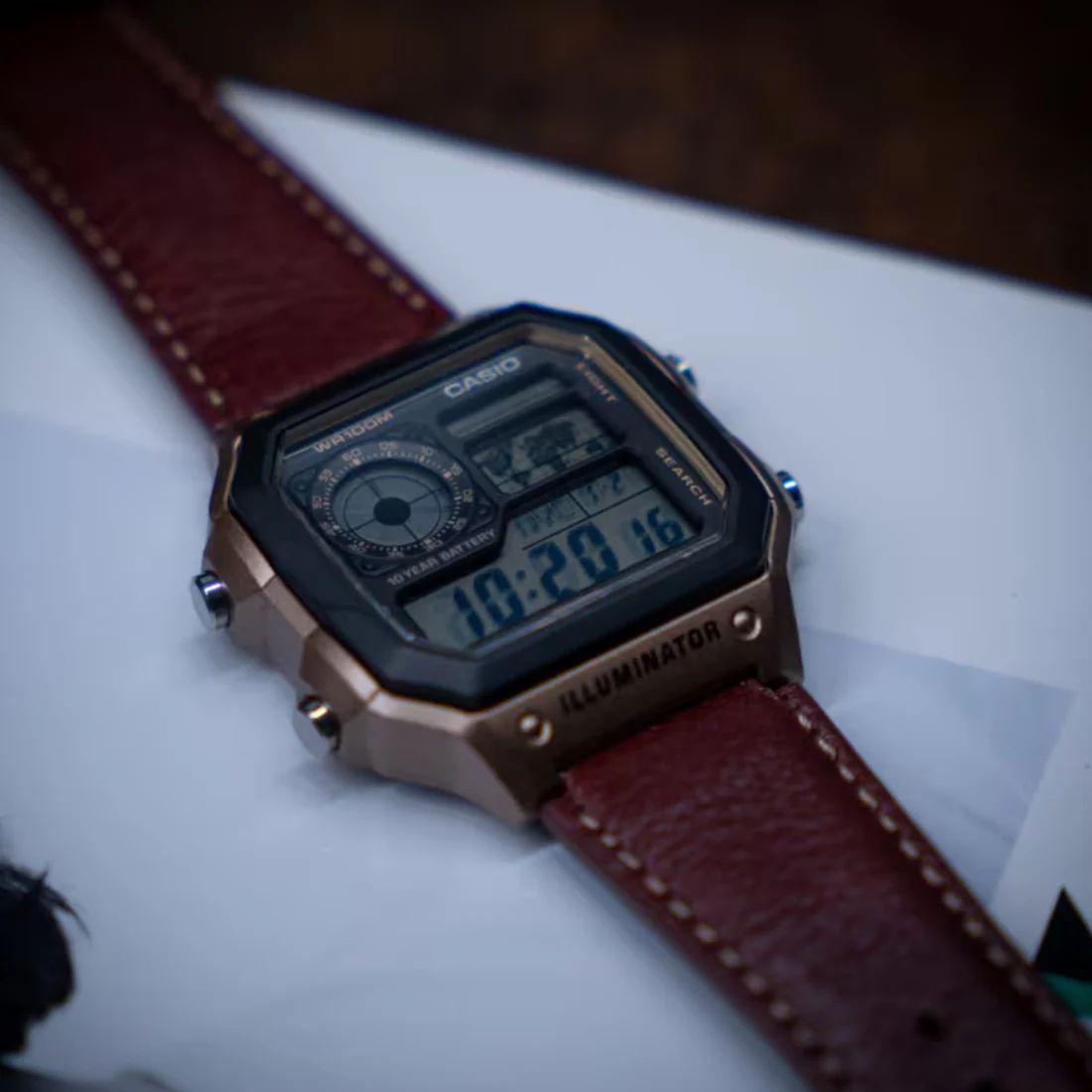 Orologio Casio AE-1200WHL-5AVEF mappa del mondo dorato e pelle