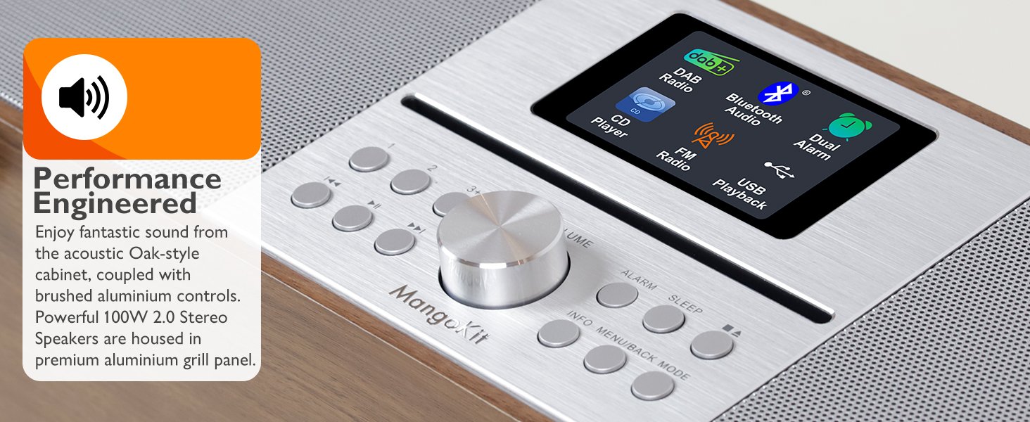 Primo piano del pannello di controllo di un dispositivo audio con display digitale e pulsanti multipli. Presenta un'ingegneria delle prestazioni per la qualità del suono