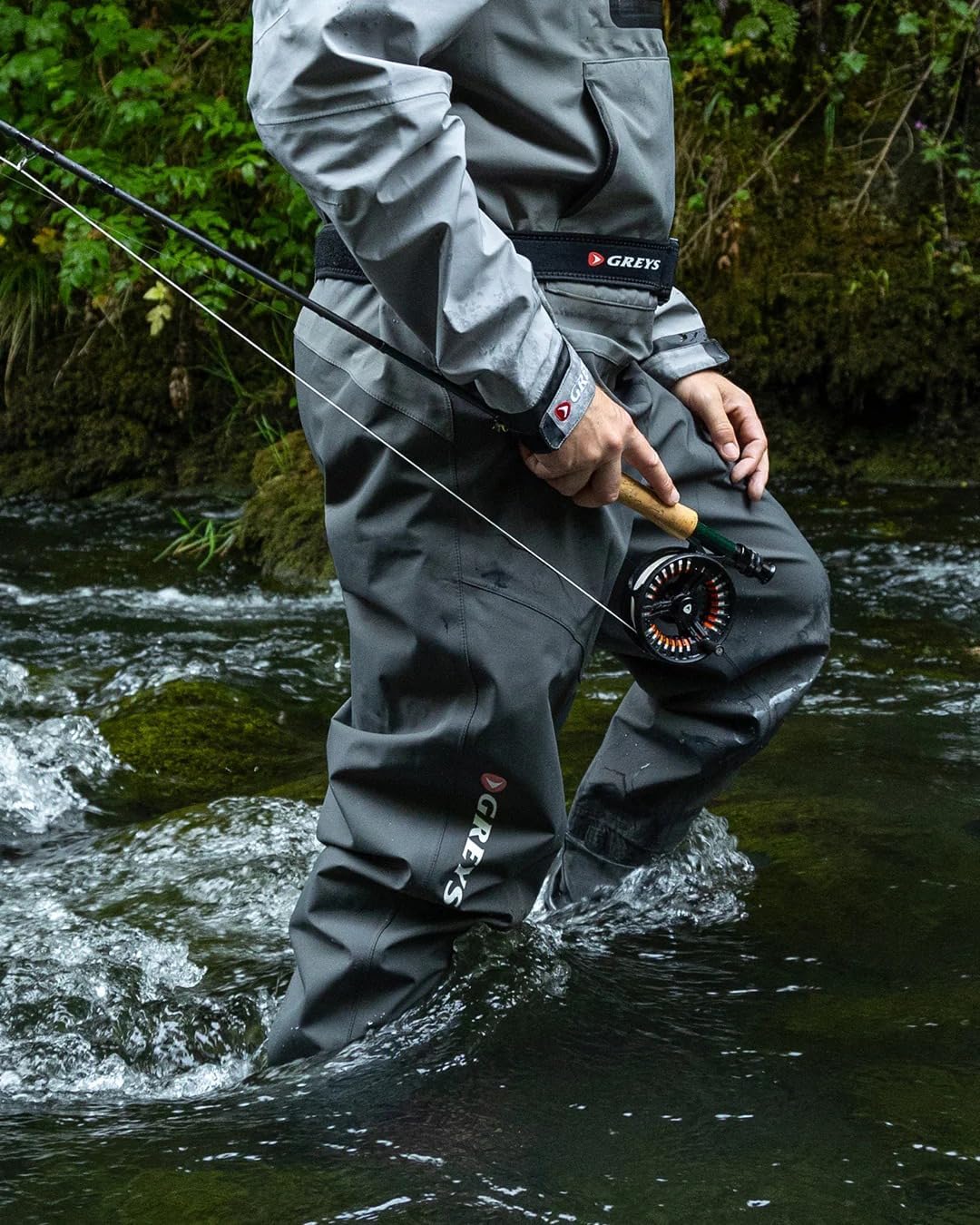 Greys Tital Wathose Mit Neoprenfüßen | Atmungsaktive Wasserdichte Fliegenfischer- & Jagdwathose | Maximale Bewegungsfreiheit | 20.000mm Membran | Verstellbare Träger | Mehrere Größen
