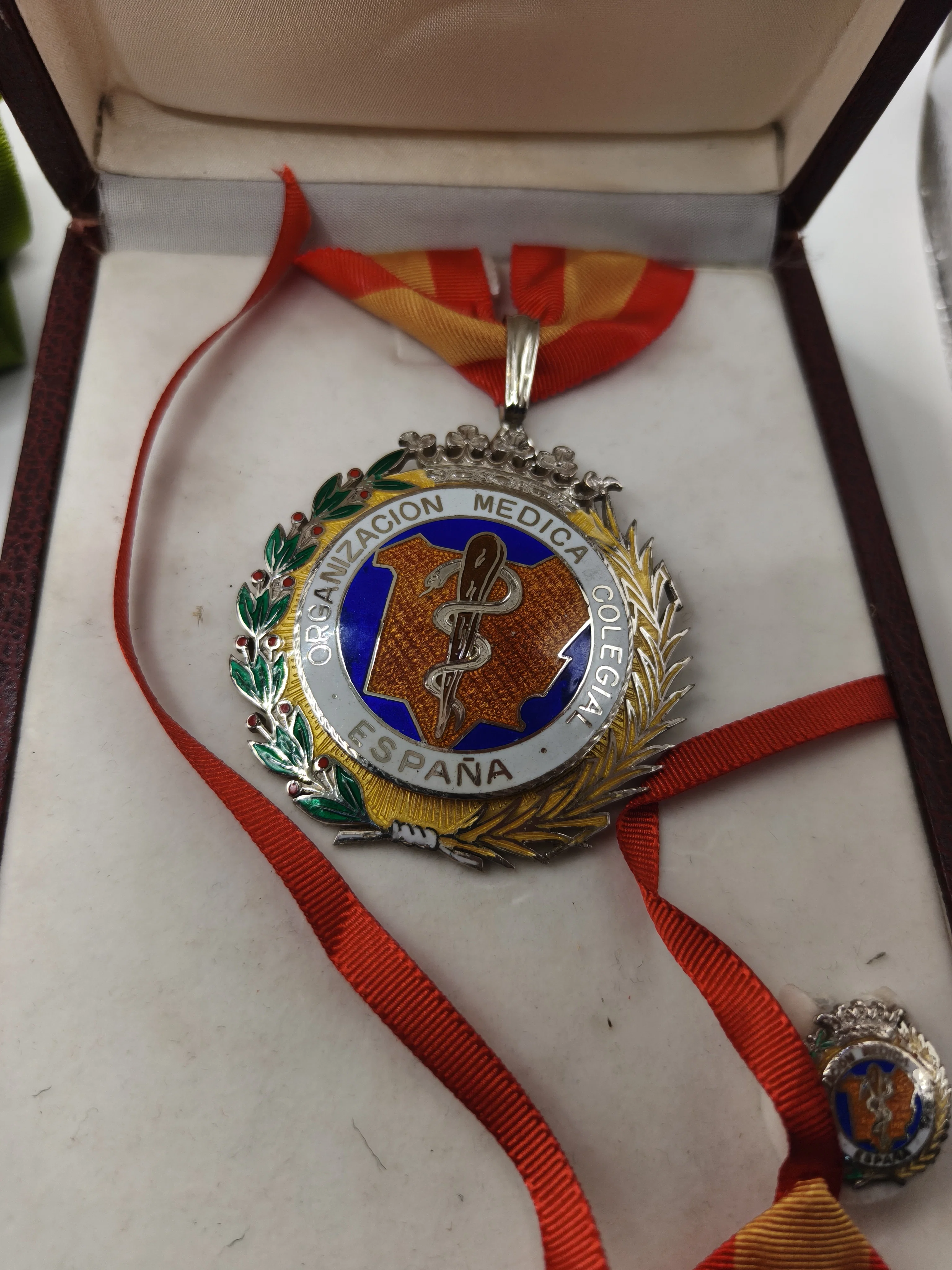Medalla orden Organizaci��n medica Colegial. Espa?a. ��poca Franco