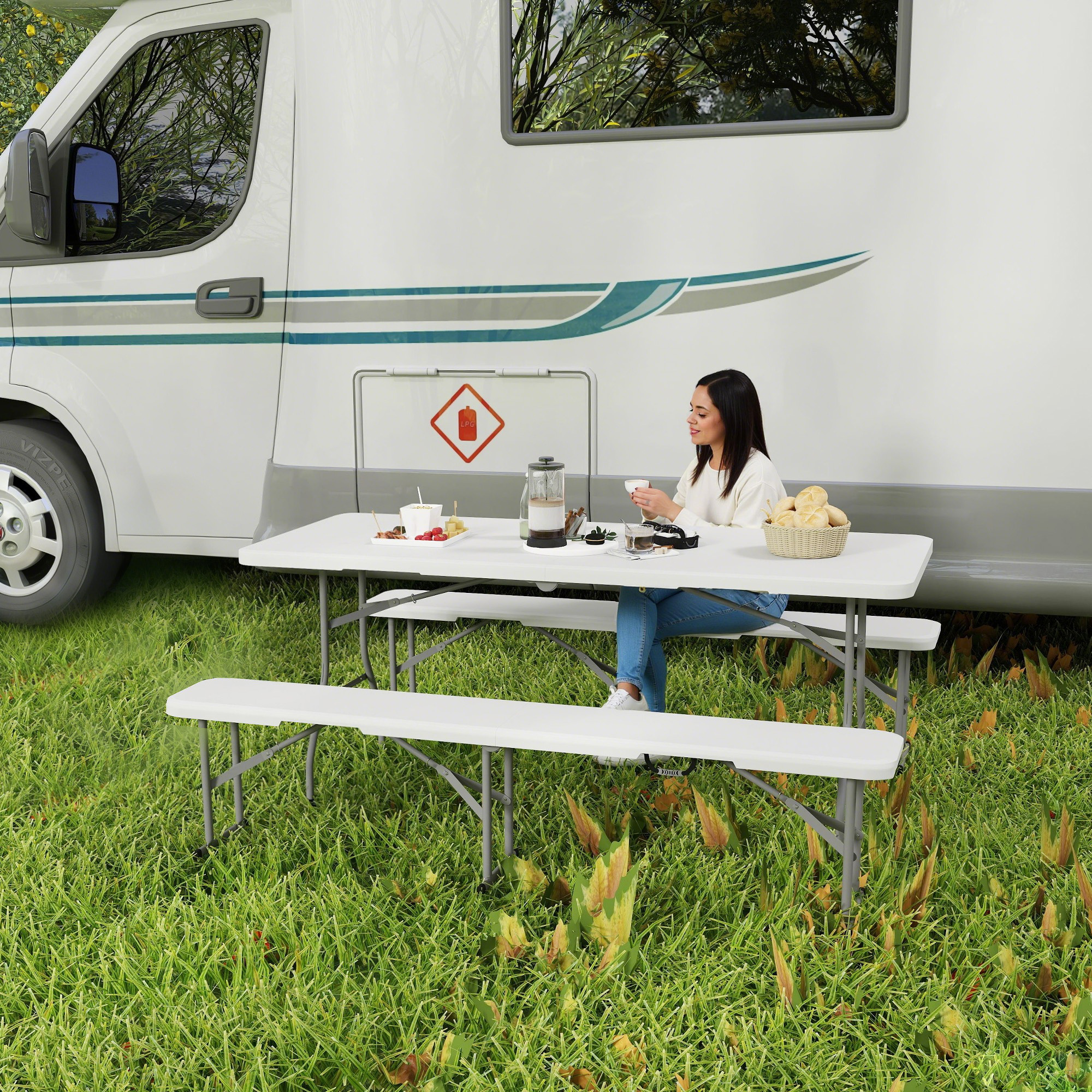 Outsunny 3-teiliges Picknicktisch-Set, 1 Tisch, 2 Bänke, Faltbarer Campingtisch mit Tragegriffen, Kunststoff, Metall, Weiß