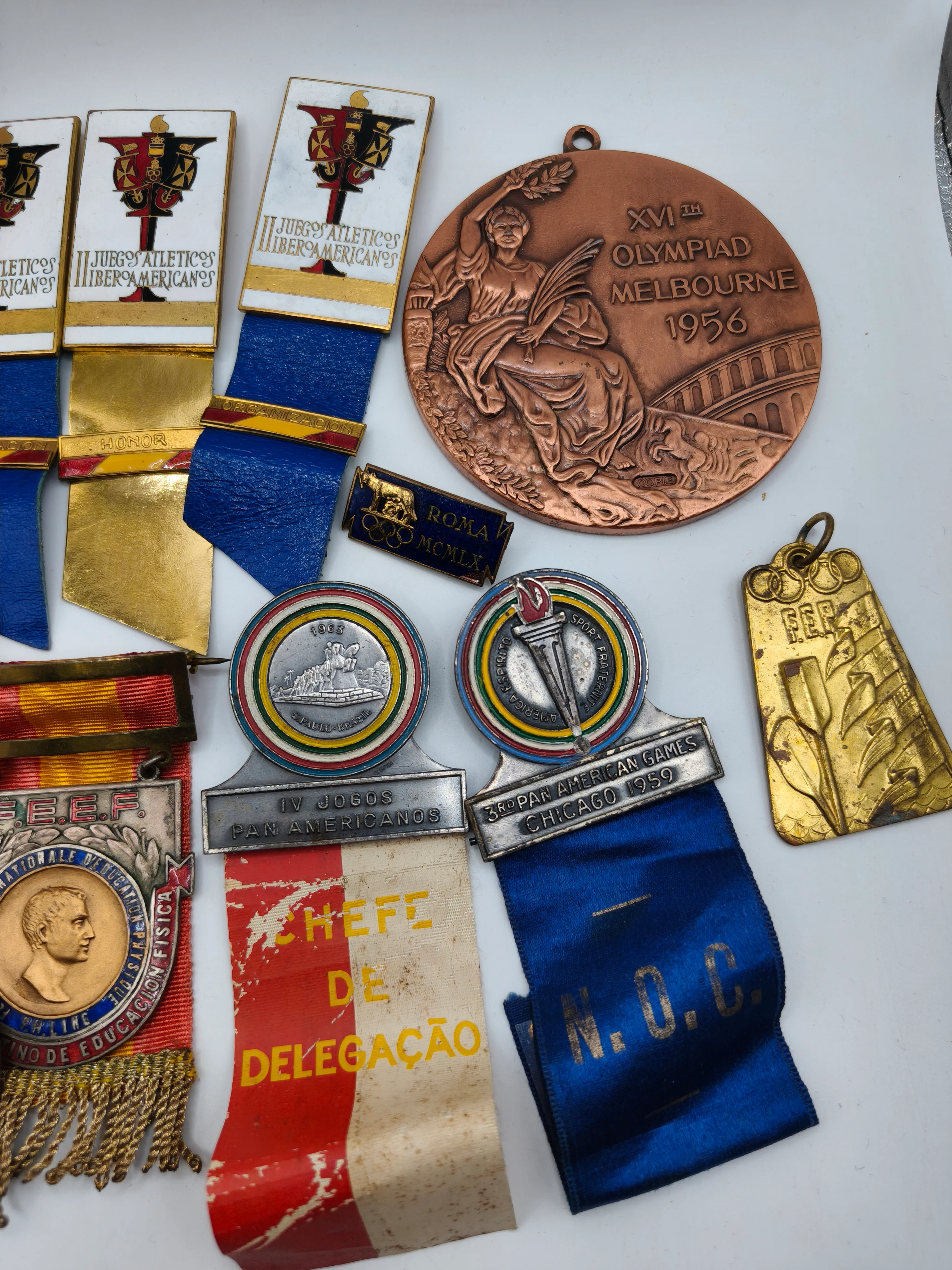 Lote Ol��mpico medallas e insignias