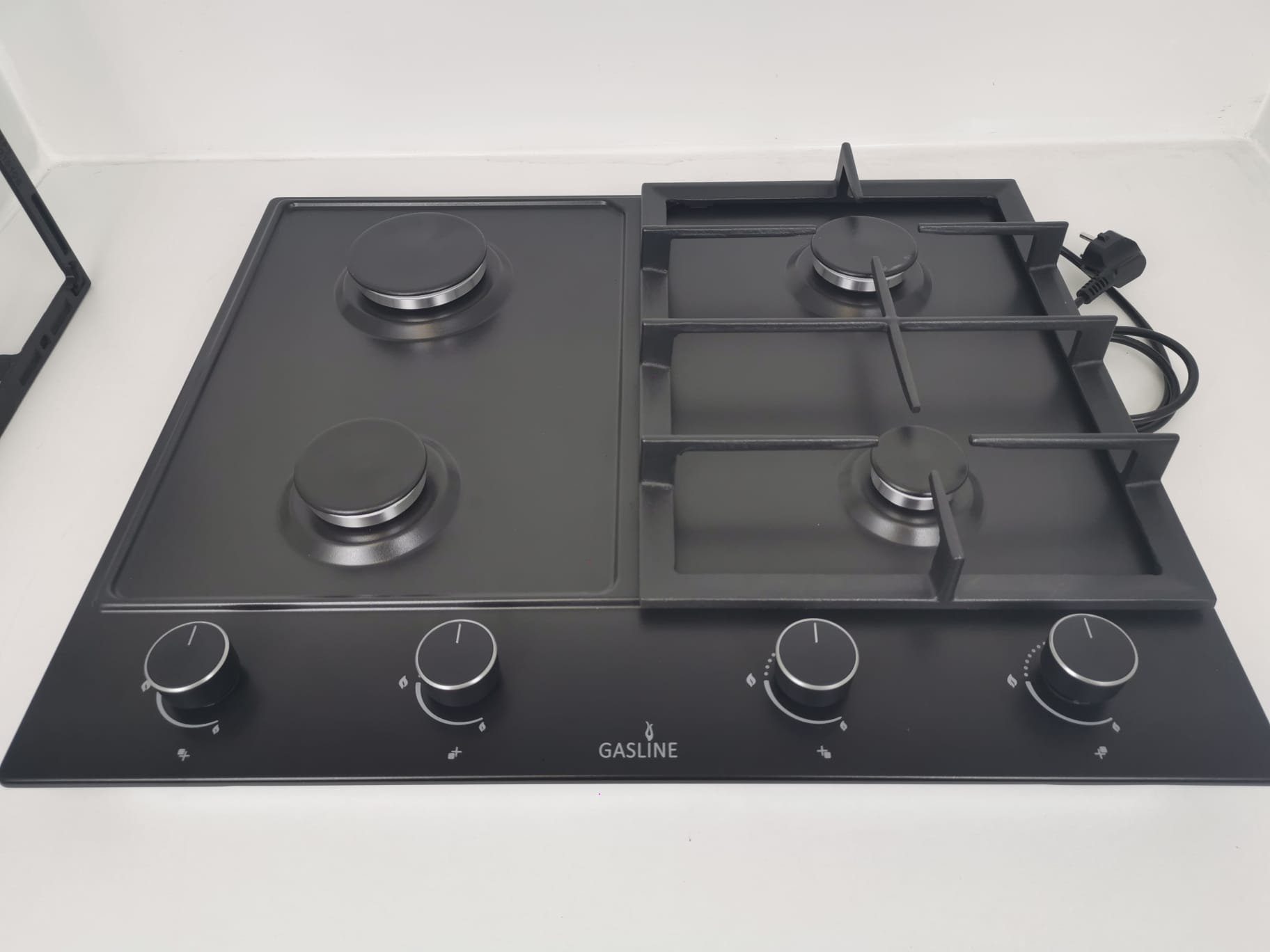 Gas-Kochfeld mit Gusseisen Topfträger, elektrische Zündung und Zündsicherung, 60cm breit, autark, 4 flammig, Sabaf-Brenner GAG60INB