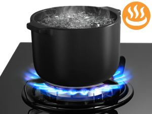Pentola nera con acqua bollente sul fornello a gas acceso, con icona del vapore che indica