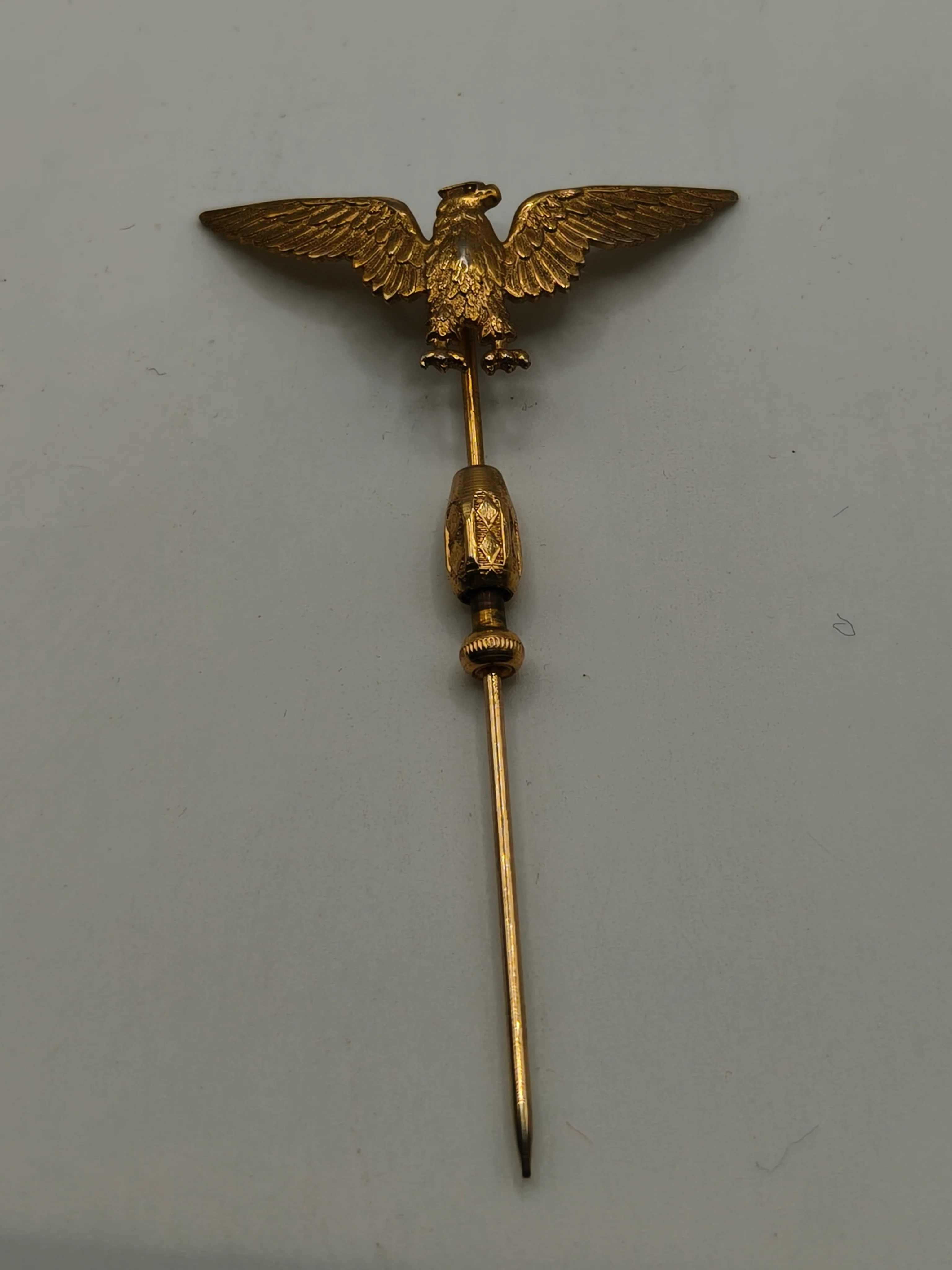 Pin alfiler ��guila plata dorada