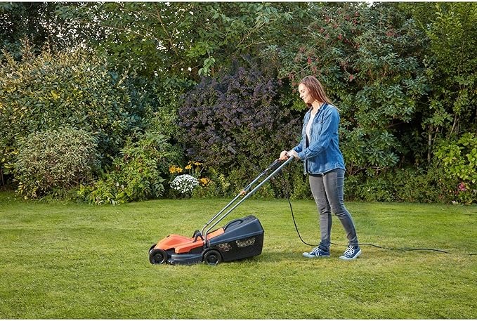 BLACK+DECKER Rasaerba a filo 1200W 32cm
