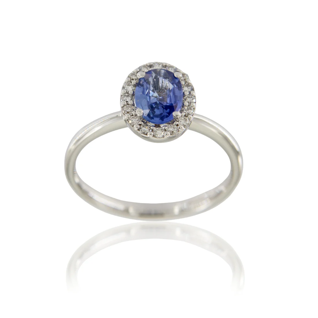Anello zaffiro naturale ovale ct 0,95 con contorno di diamanti ct 0,20