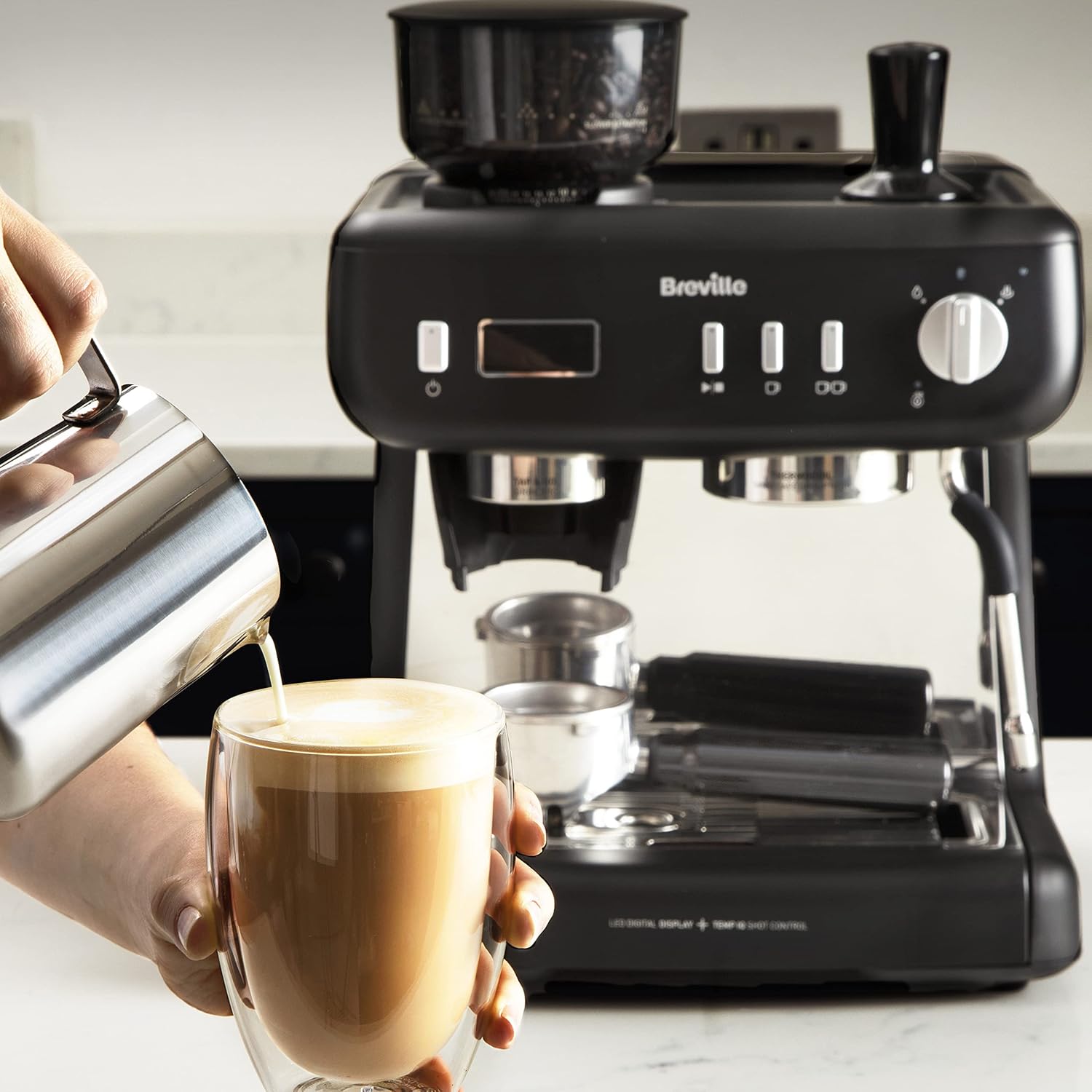 Breville Barista Max Siebträgermaschine | Espressomaschine/Kaffeemaschine mit integriertem Mahlwerk und Milchaufschäumer| 2,8-l-Wasserbehälter | Italienische Pumpe mit 15 Bar | Edelstahl [VCF126X]