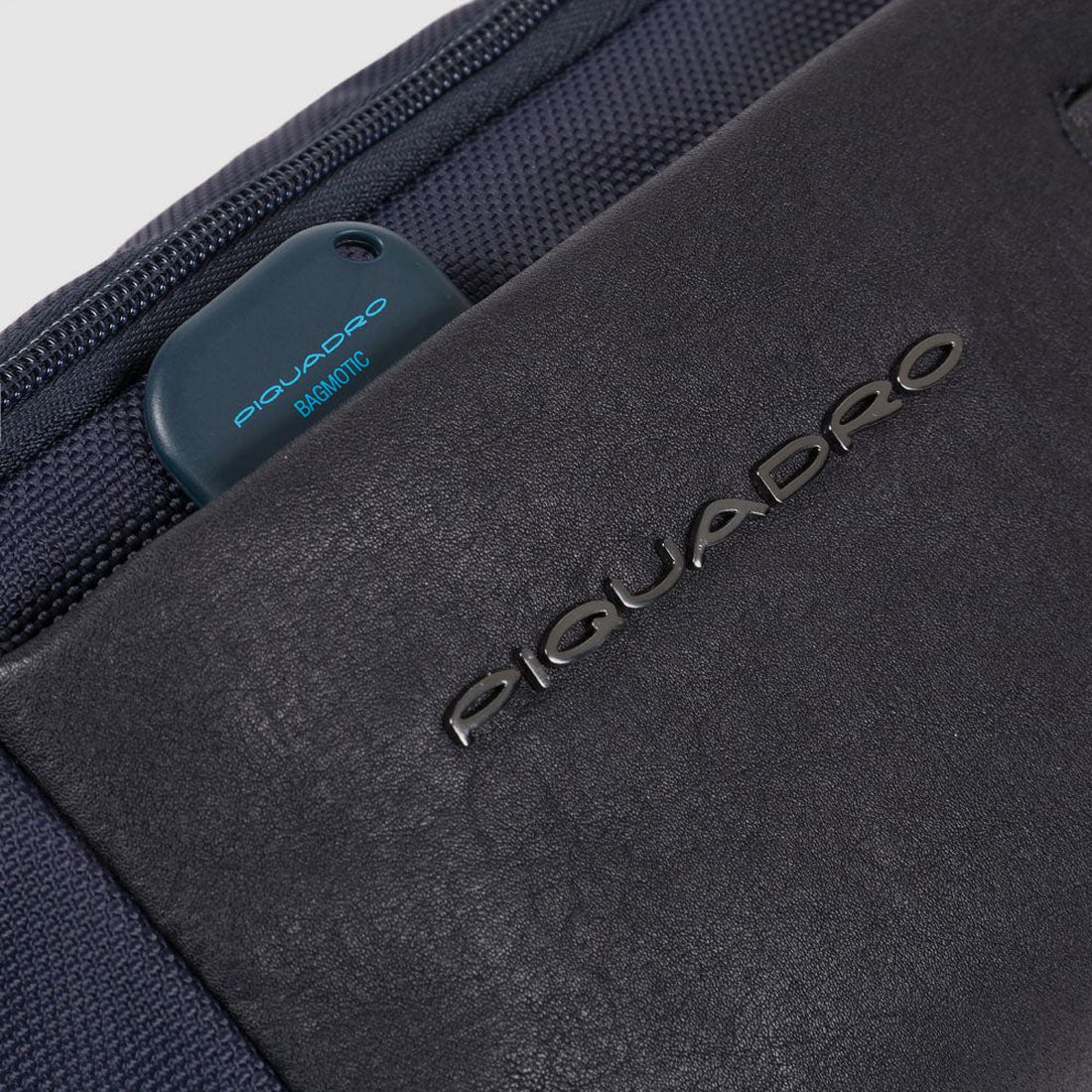 Marsupio Piquadro in tessuto con tasca per Airpods CA2174BR2-BLU